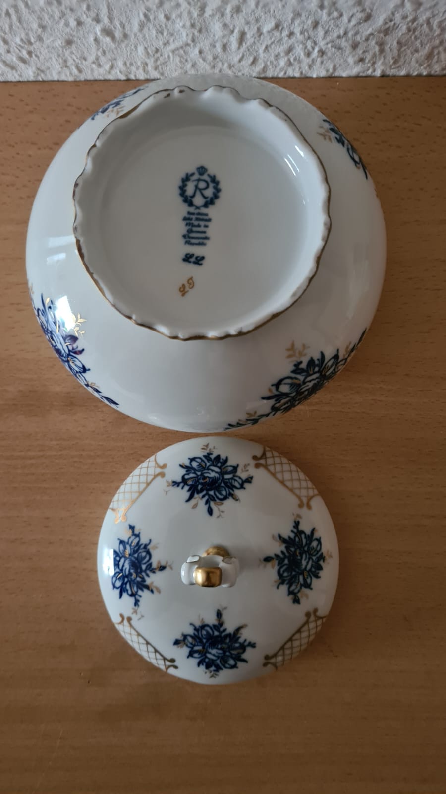 Reichenbacher Porzellan Deckeldose, Bonboniere mit Blumenmuster und Goldrand
