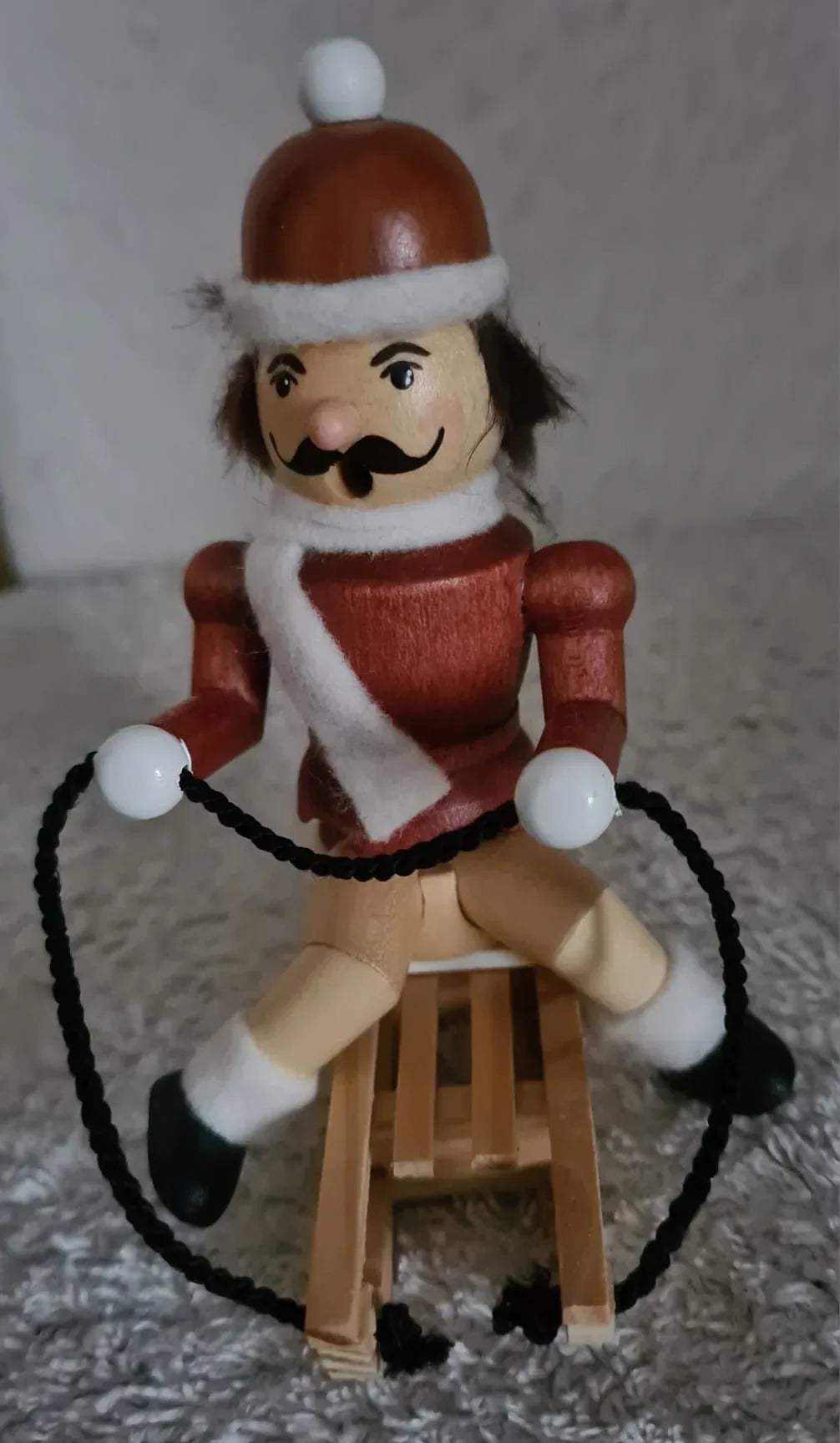 Räuchermännchen mit hängender Baumscheibe / Weihnachten