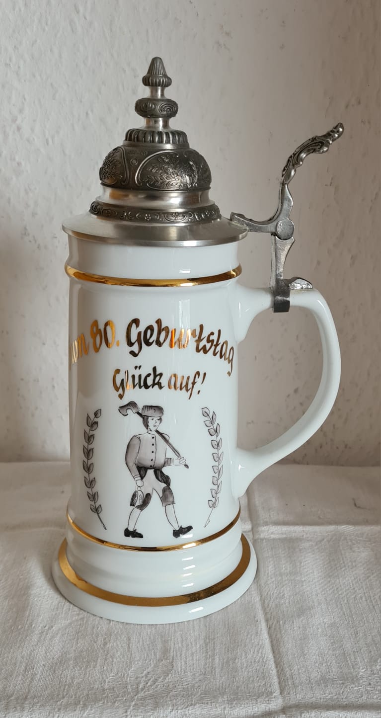 Porzellankrug mit Zinndeckel von Schönknecht Reichenbach Glück auf 80. Geburtstag, Bierkrug, Humpen