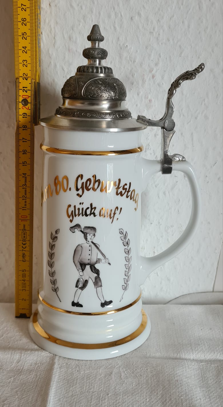 Porzellankrug mit Zinndeckel von Schönknecht Reichenbach Glück auf 80. Geburtstag, Bierkrug, Humpen