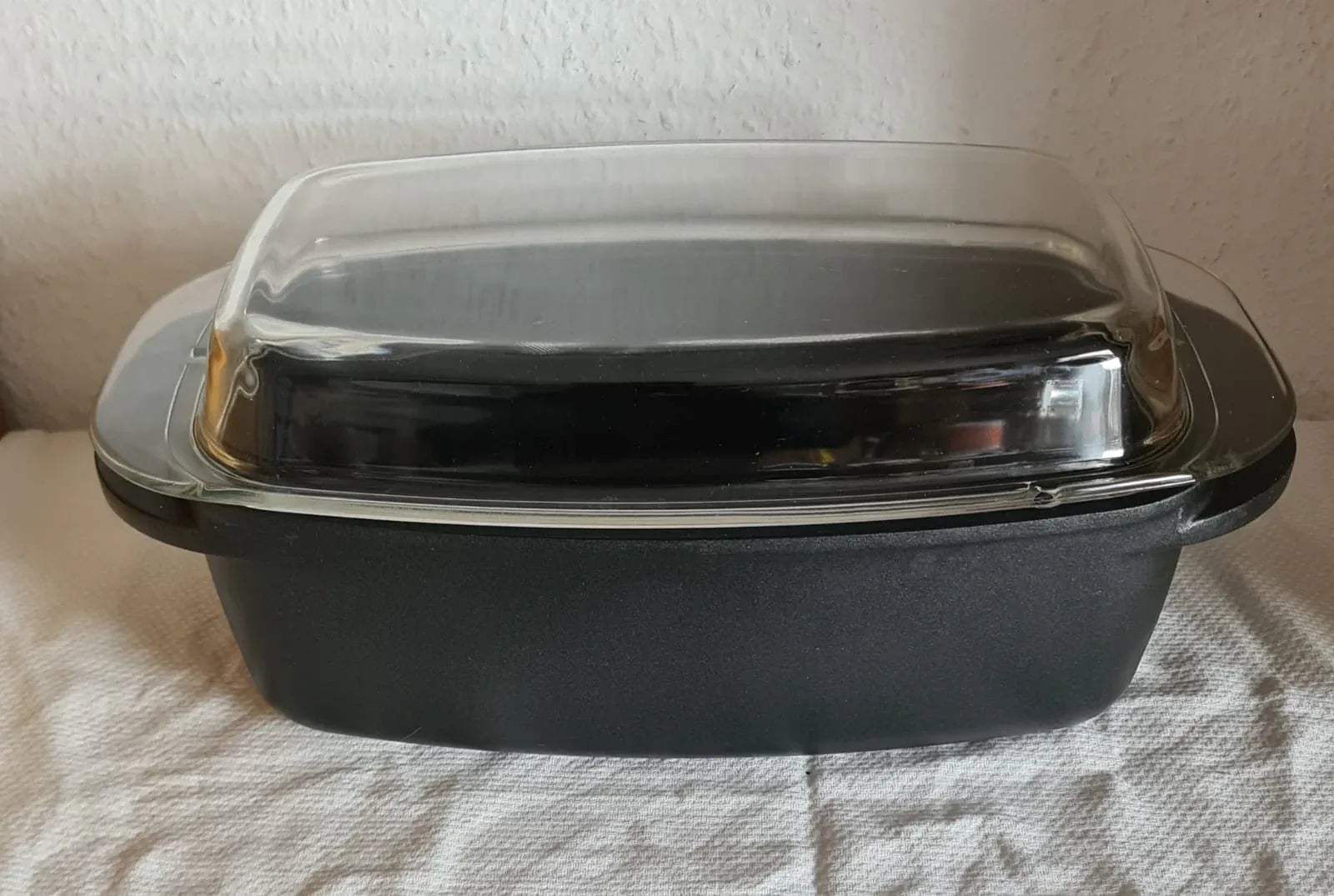 Aluguss-Bräter mit Glasdeckel und Teflon-Antihaftbeschichtung