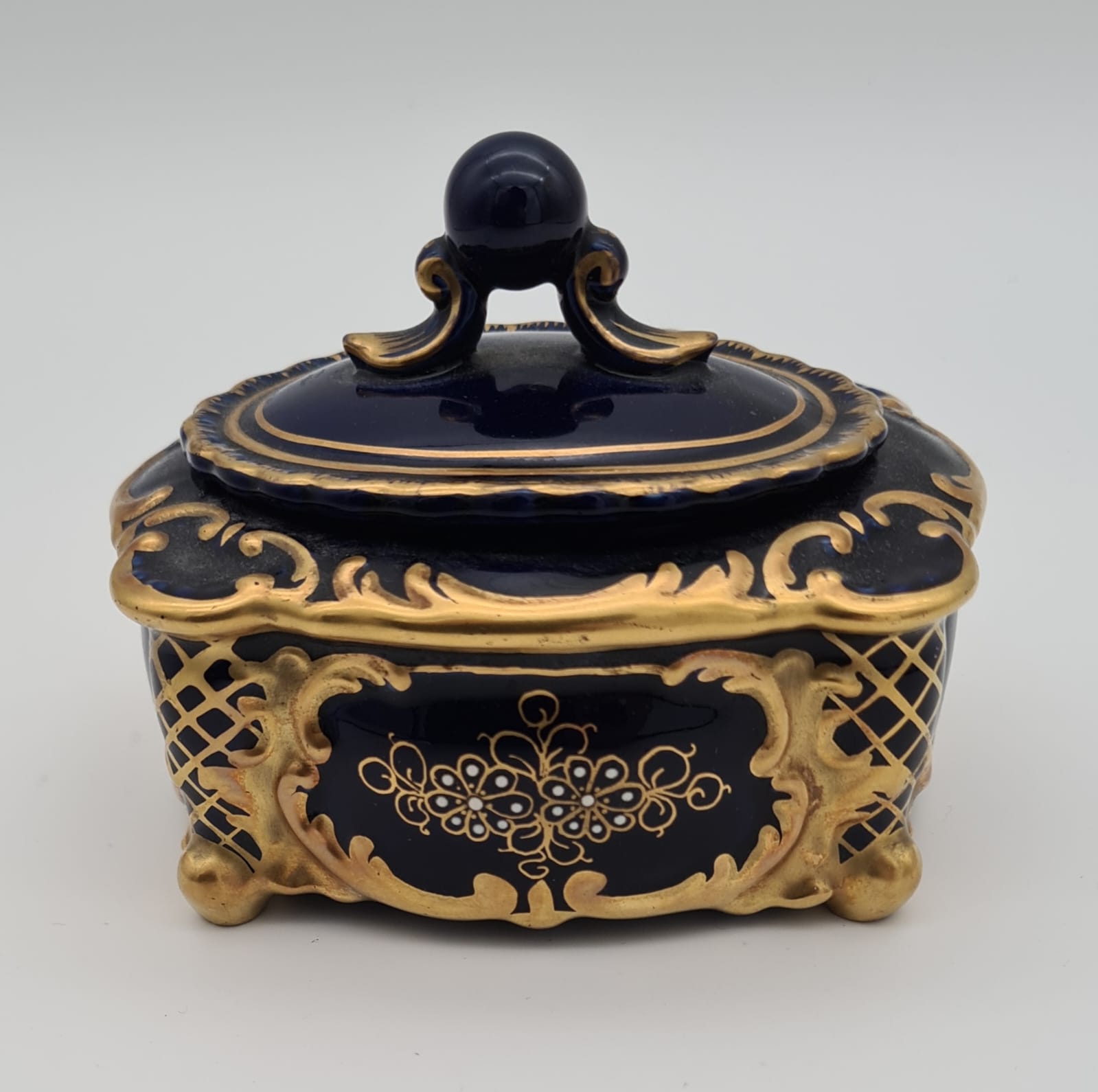 Porzellan Deckeldose, Bonboniere von Rudolf Kämmerer, Dose echt Kobalt vergoldet