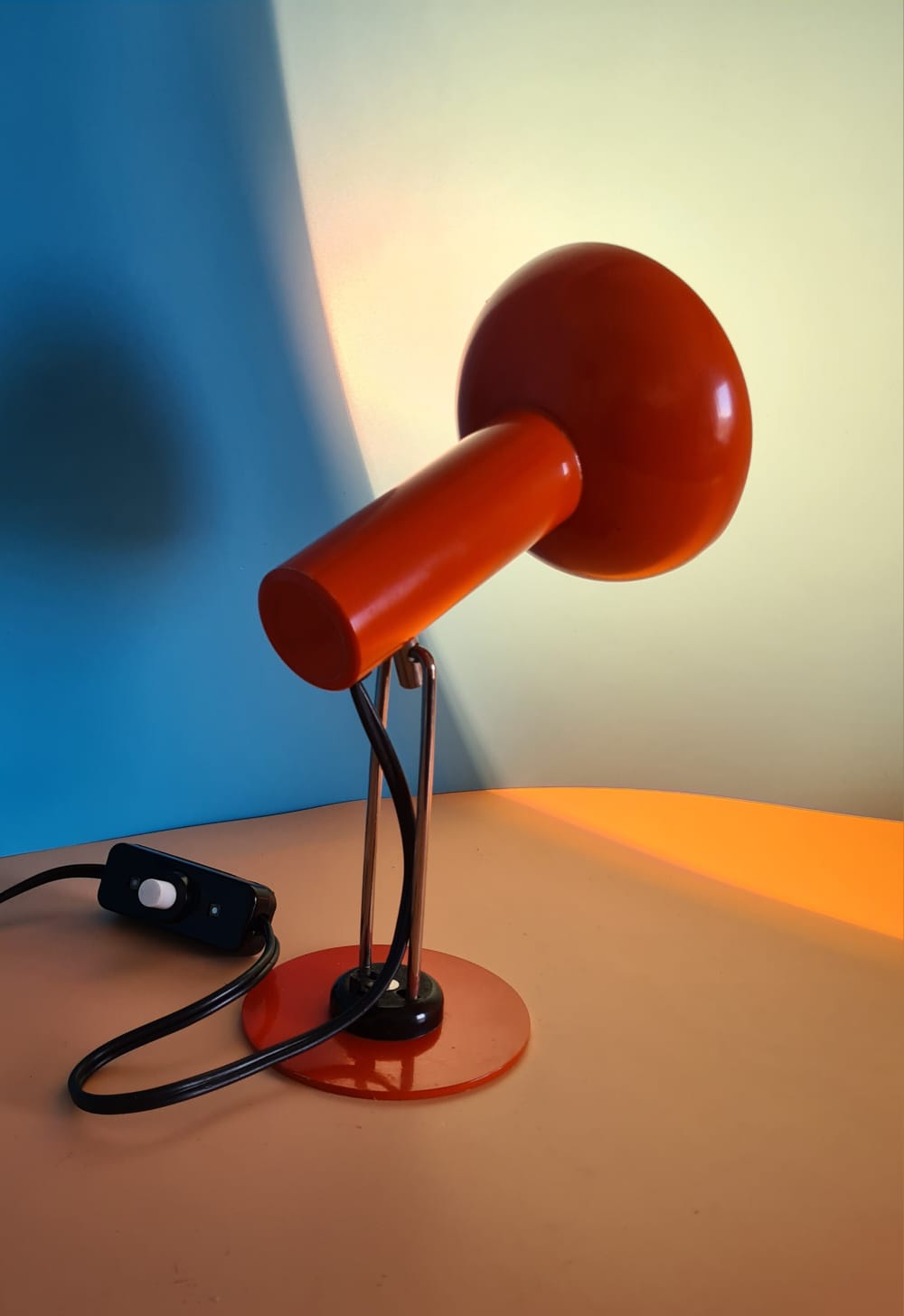 VEB NARVA DDR Leuchtenbau Arnsdorf Typ 3653, Schreibtischlampe Orange