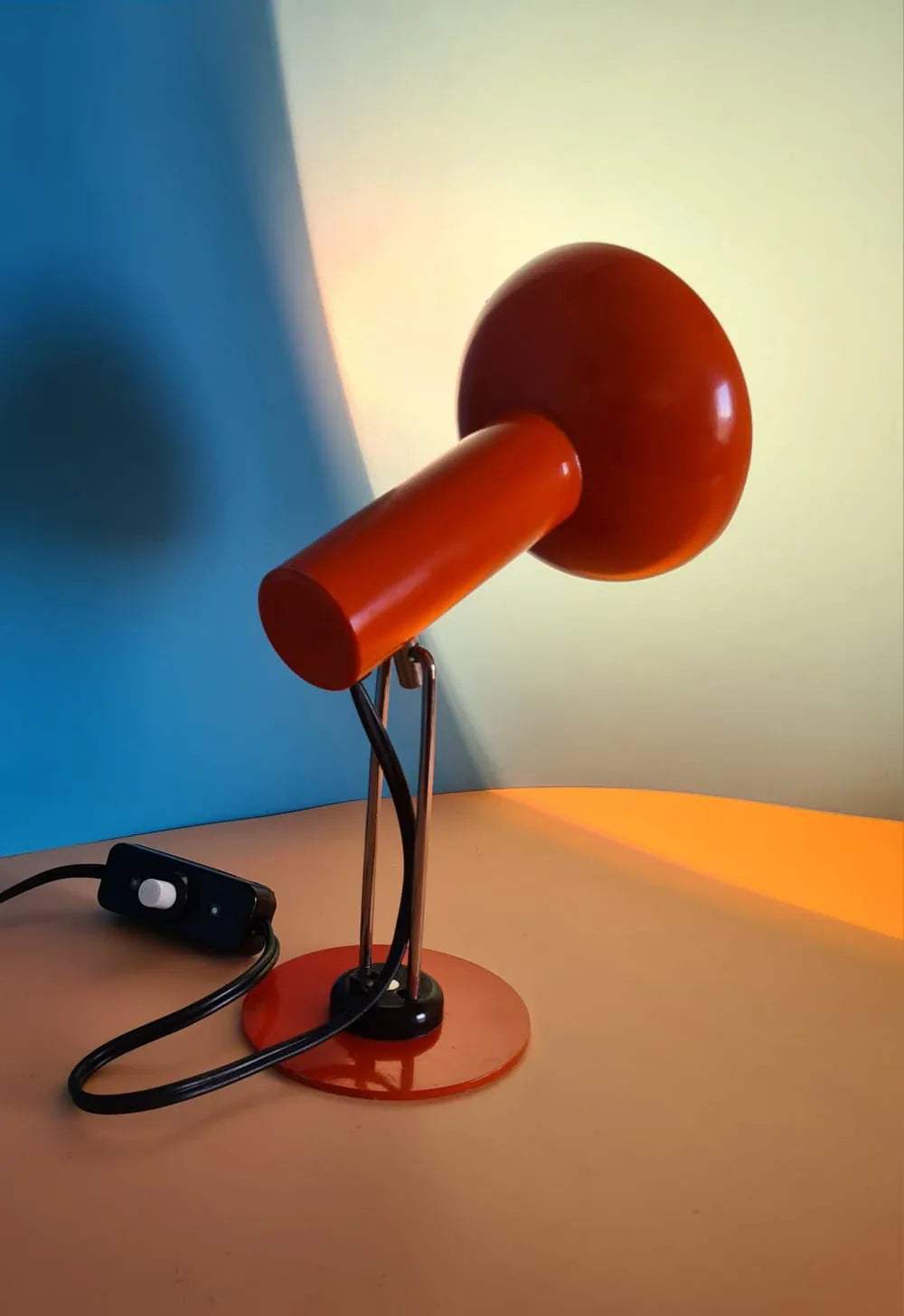 VEB NARVA DDR Leuchtenbau Arnsdorf Typ 3653, Schreibtischlampe Orange
