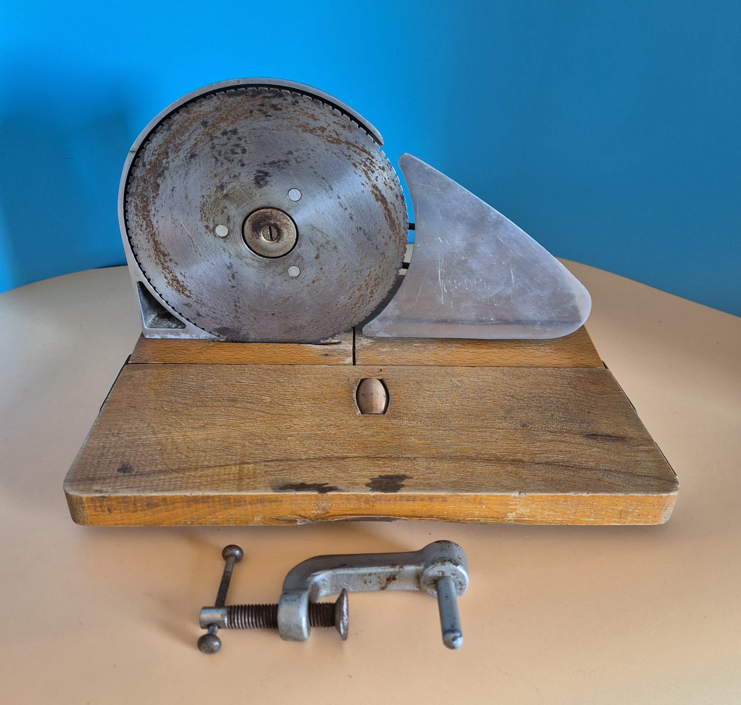 Retro Brotschneidemaschine Brunner mit Handkurbel