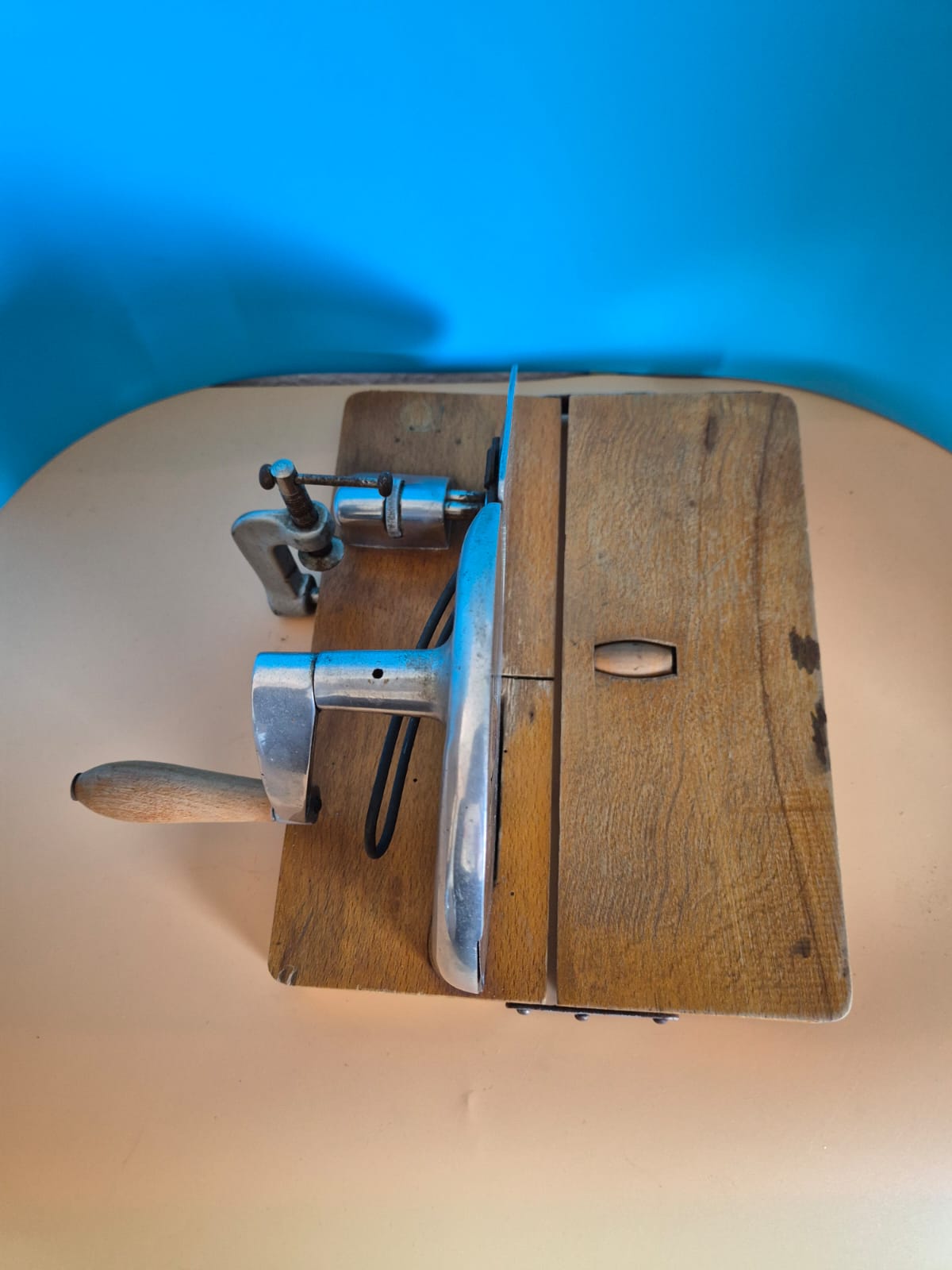 Retro Brotschneidemaschine Brunner mit Handkurbel