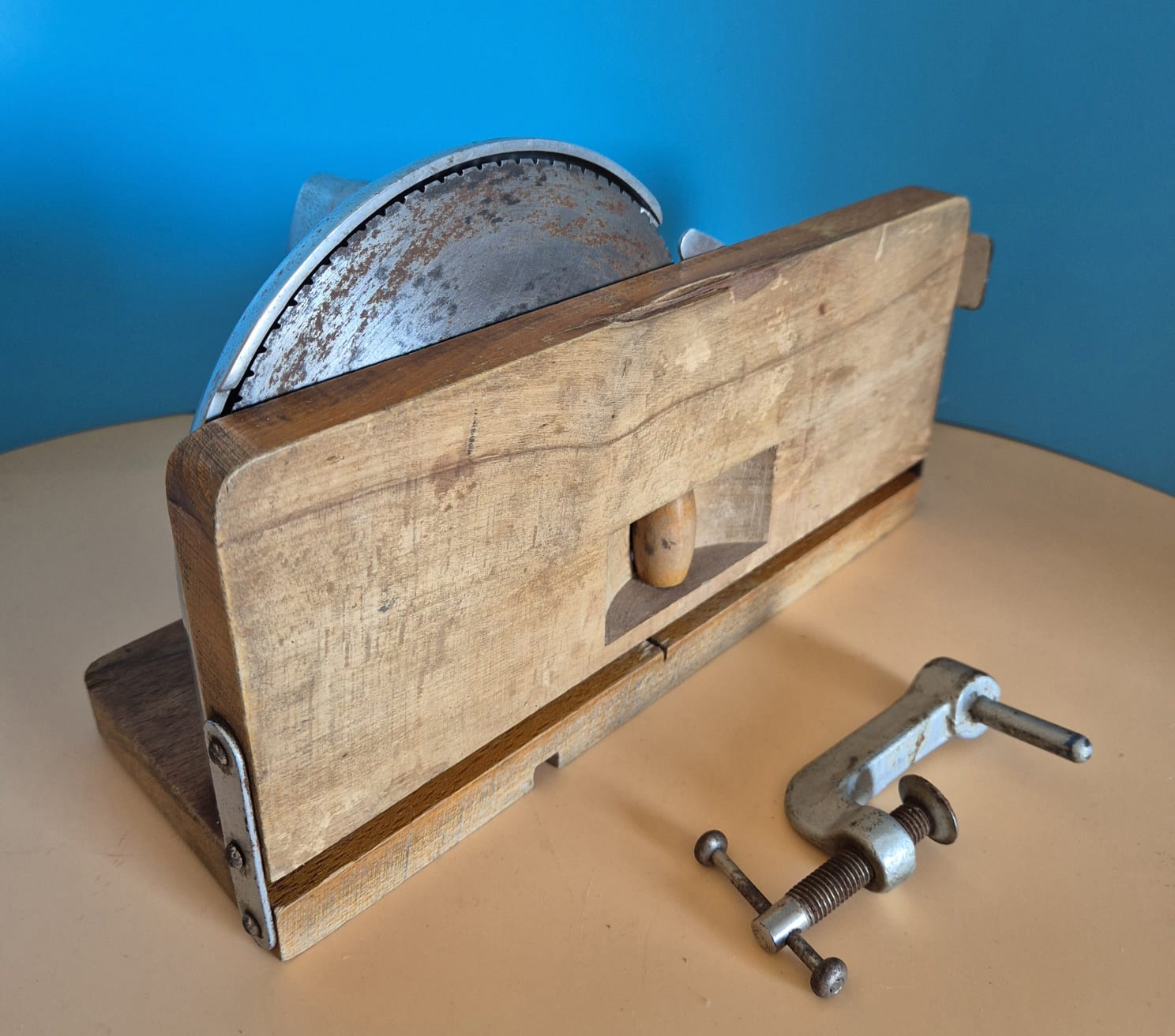 Retro Brotschneidemaschine Brunner mit Handkurbel