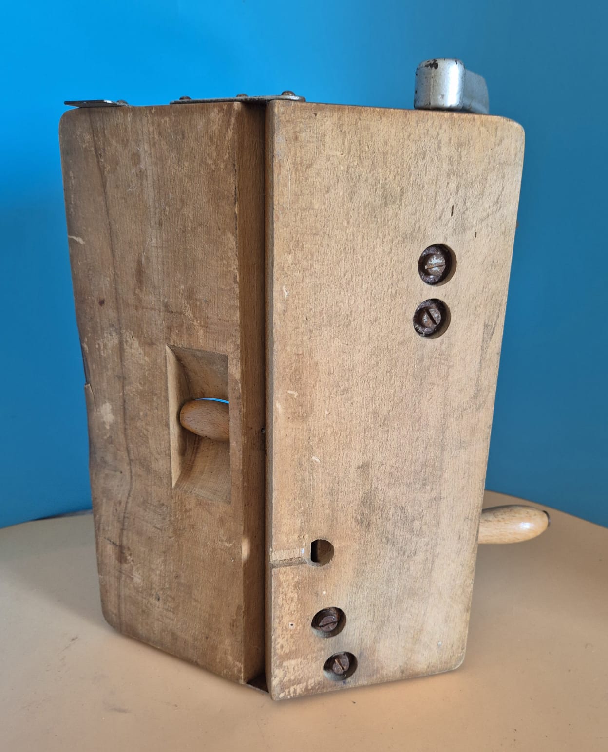 Retro Brotschneidemaschine Brunner mit Handkurbel