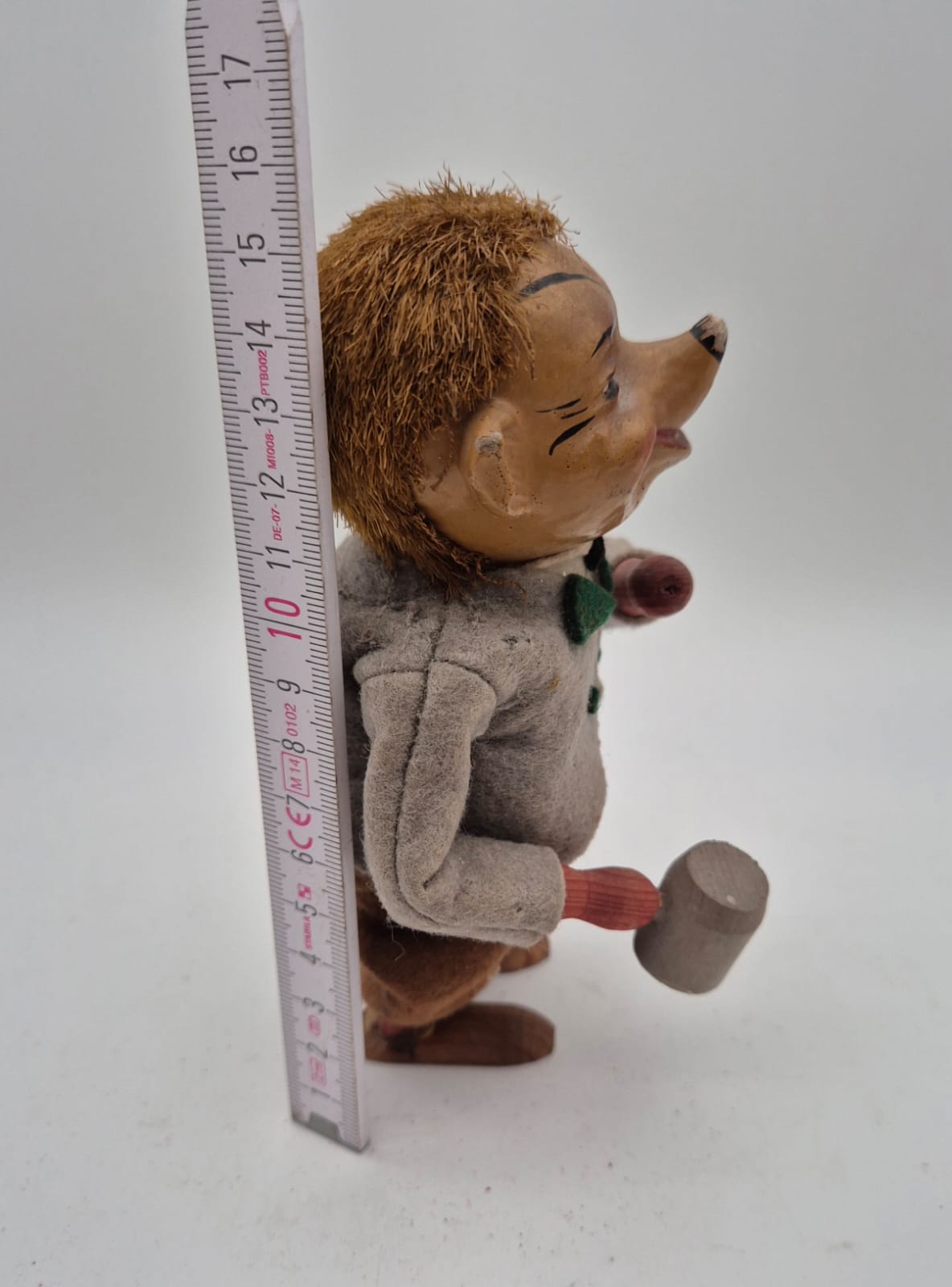 Altes Spielzeug Mecki mit Bierhumpen