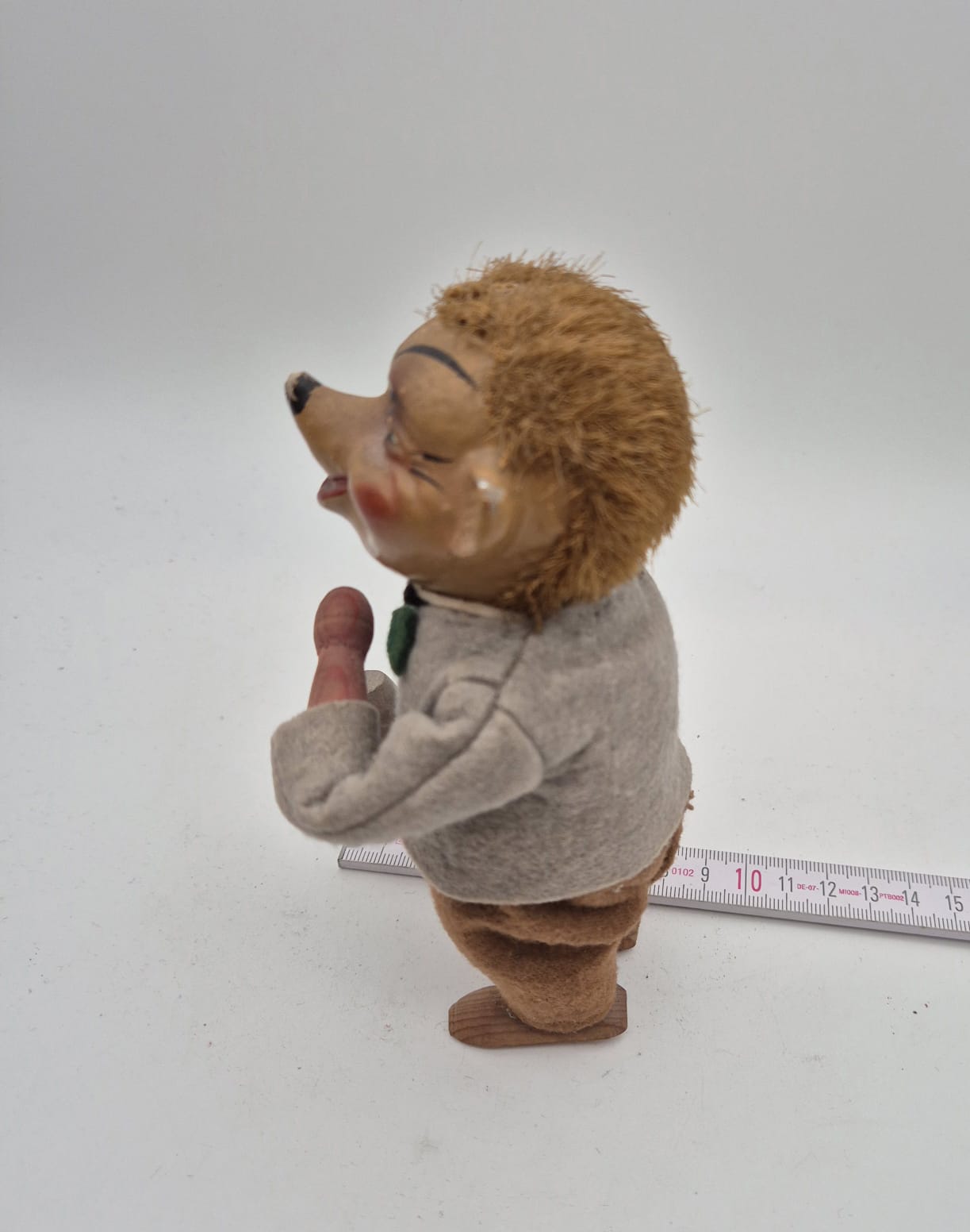 Altes Spielzeug Mecki mit Bierhumpen