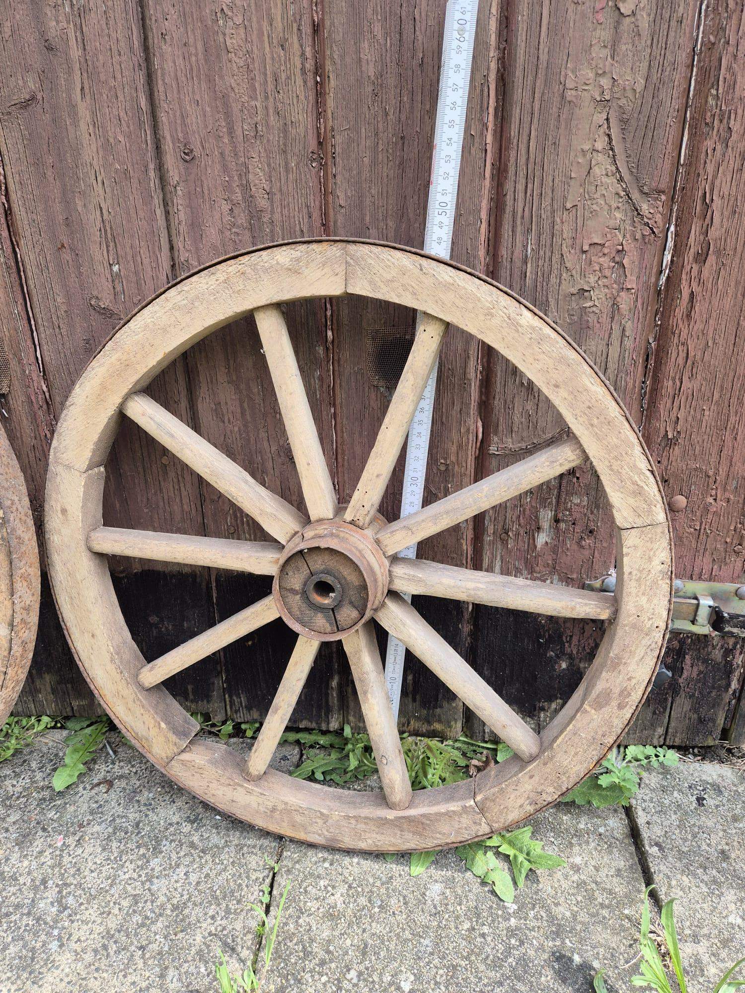 Antikes Holz-Wagenrad ø48 cm – rustikales Originalstück für Deko oder Restaurierung