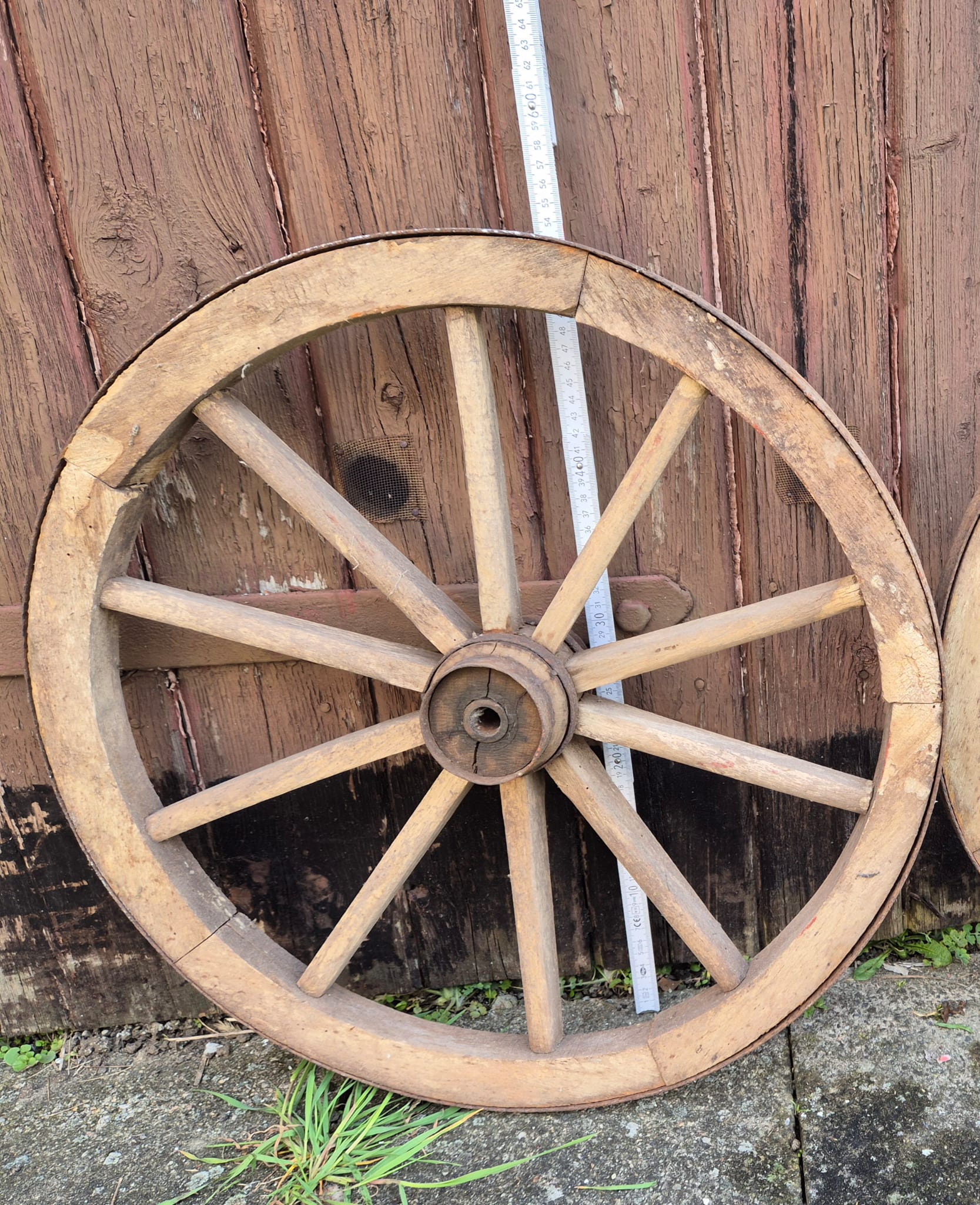Antikes Holz-Wagenrad ø54 cm – rustikales Originalstück für Deko oder Restaurierung