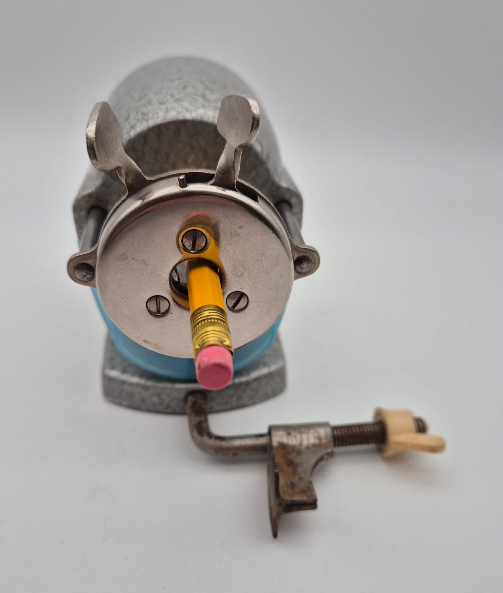 Bleistift Spitzmaschine, Spitzer, DDR BSM Asis 130 mit Tischhalterung