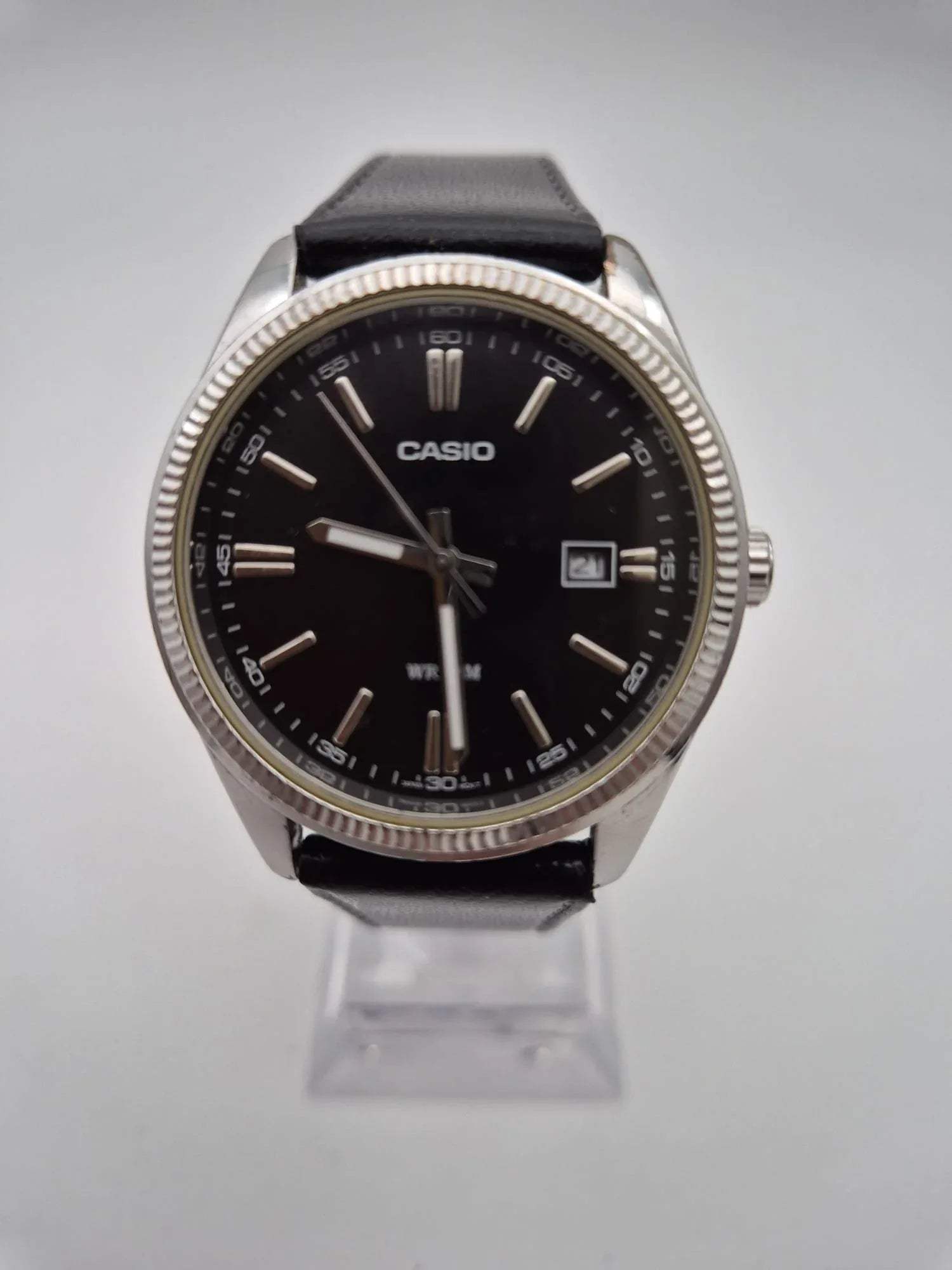 Armbanduhr Casio MTP 1302 mit schwarzem Lederarmband