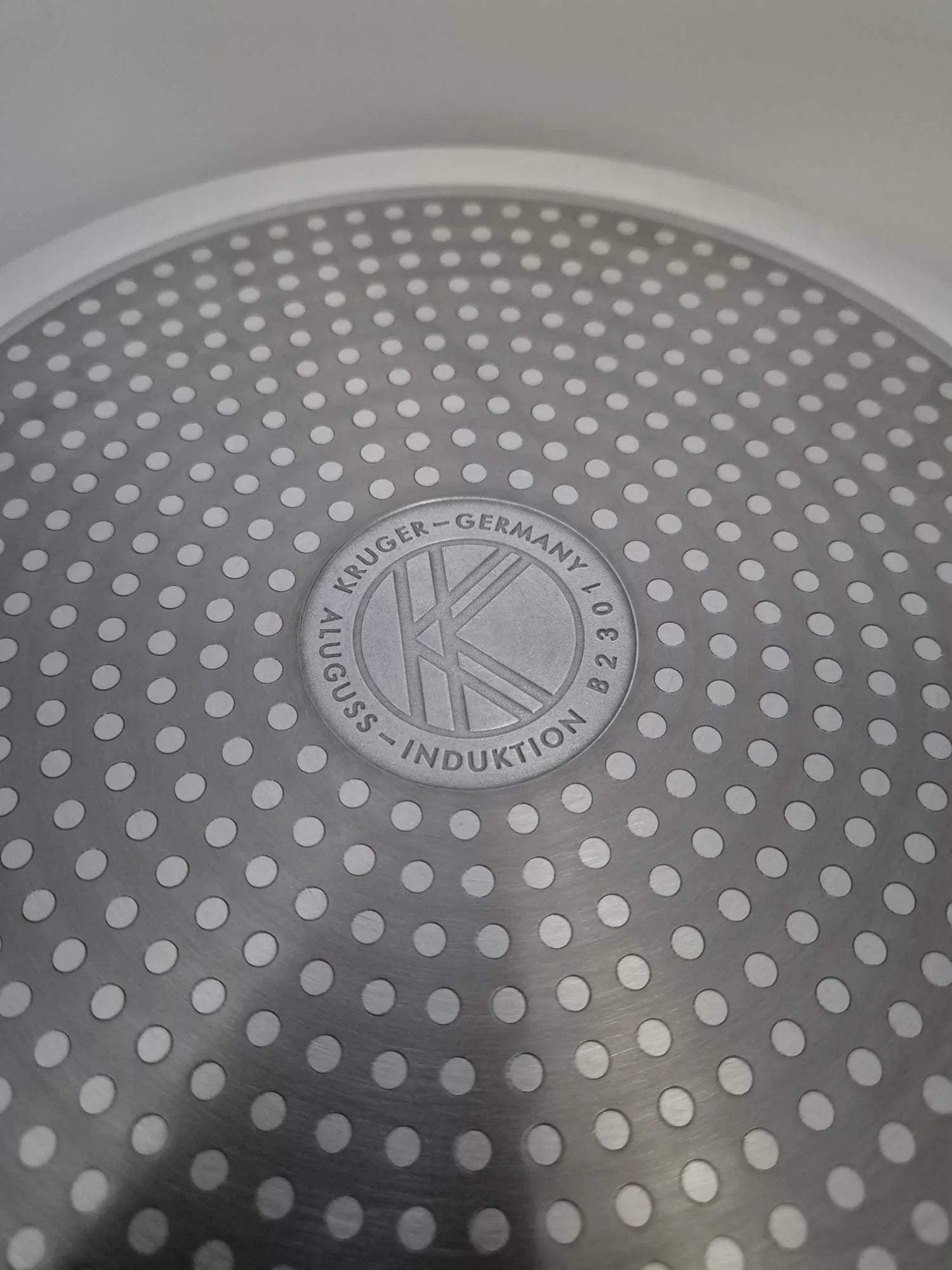 KRÜGER ALUGUSS-SERVIERPFANNE MIT GLASDECKEL – Ø 28 CM