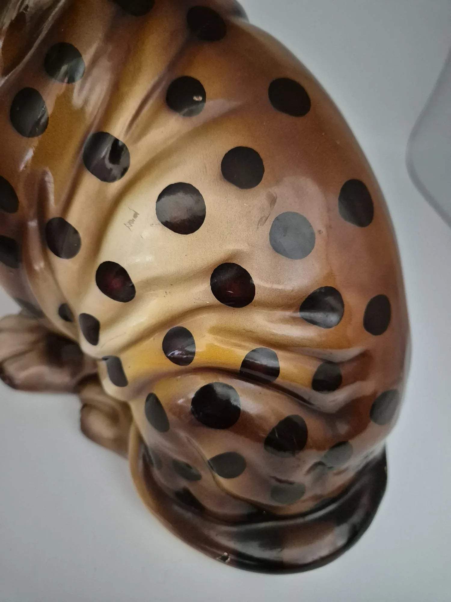 Leopardenskulptur,
Vintage Keramik Leopard Jungtier Figur – Detailreich & Dekorativ