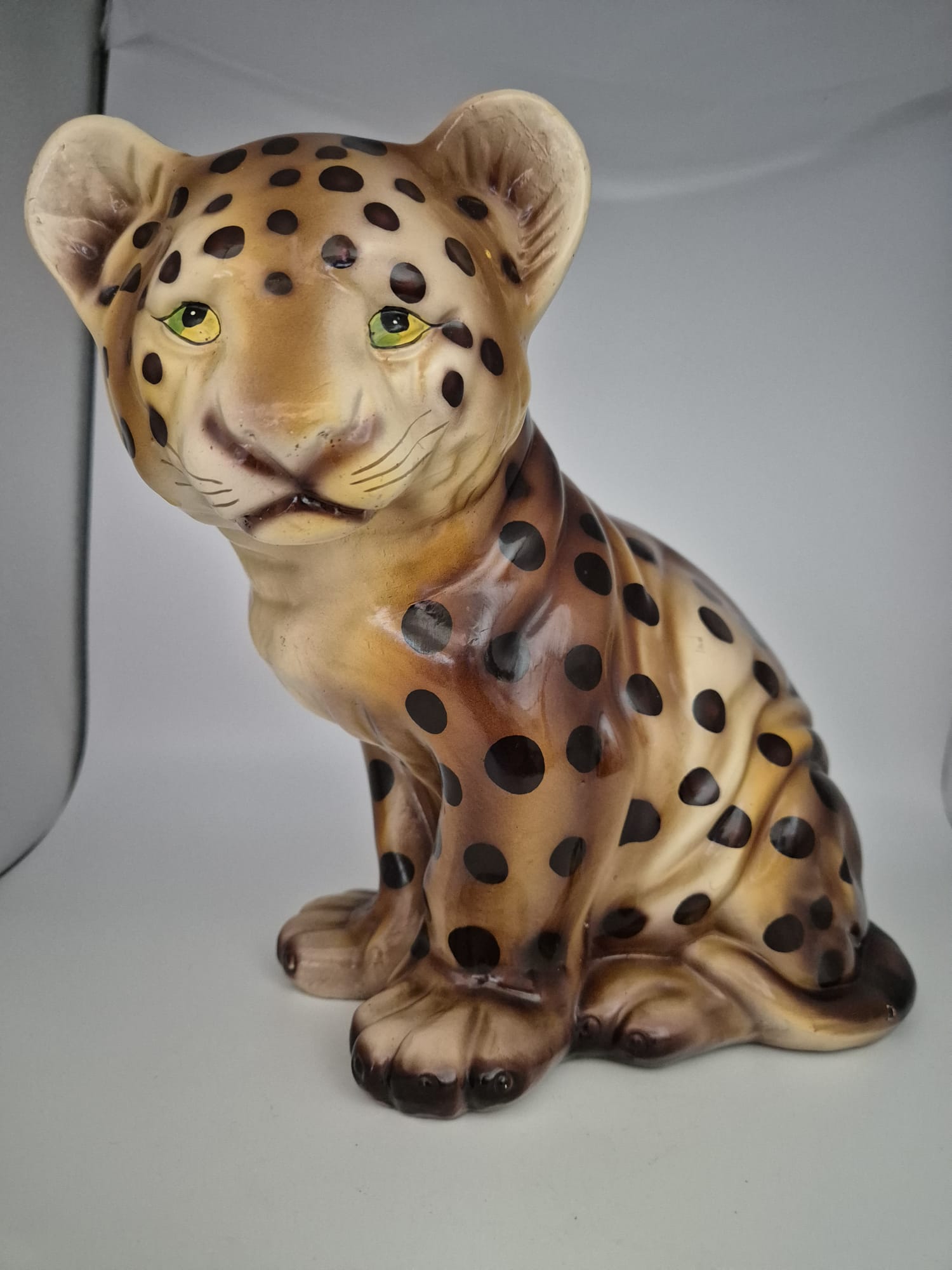 Leopardenskulptur,
Vintage Keramik Leopard Jungtier Figur – Detailreich & Dekorativ