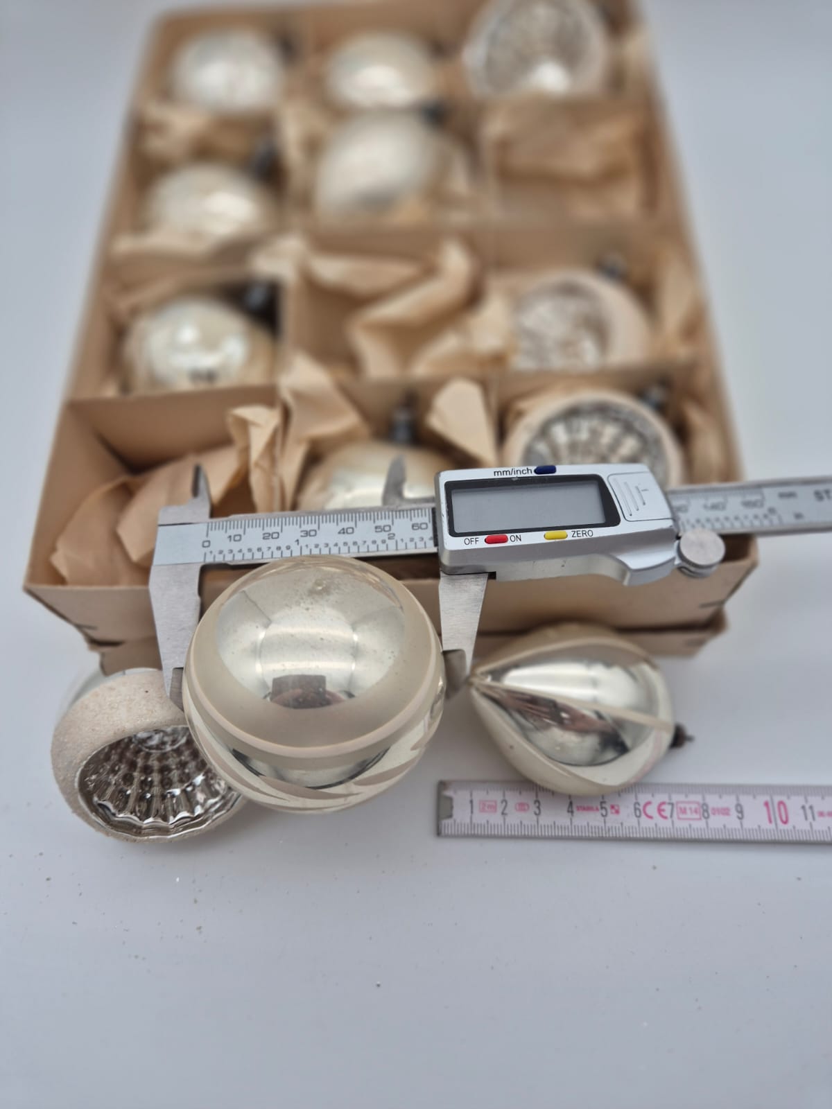 Set aus 3 verschiedenen alten Christbaumkugeln
