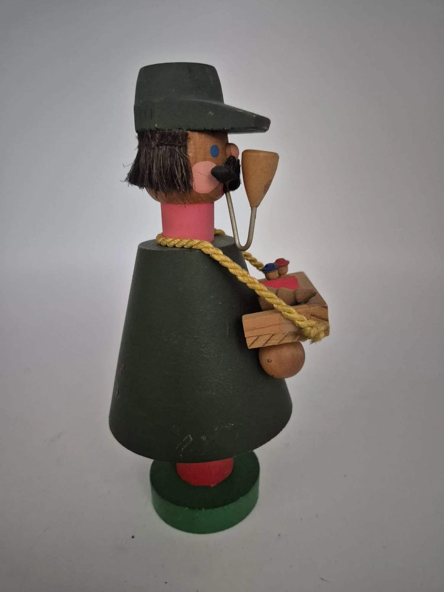 Altes Räuchermännchen – Händler mit Bauchladen