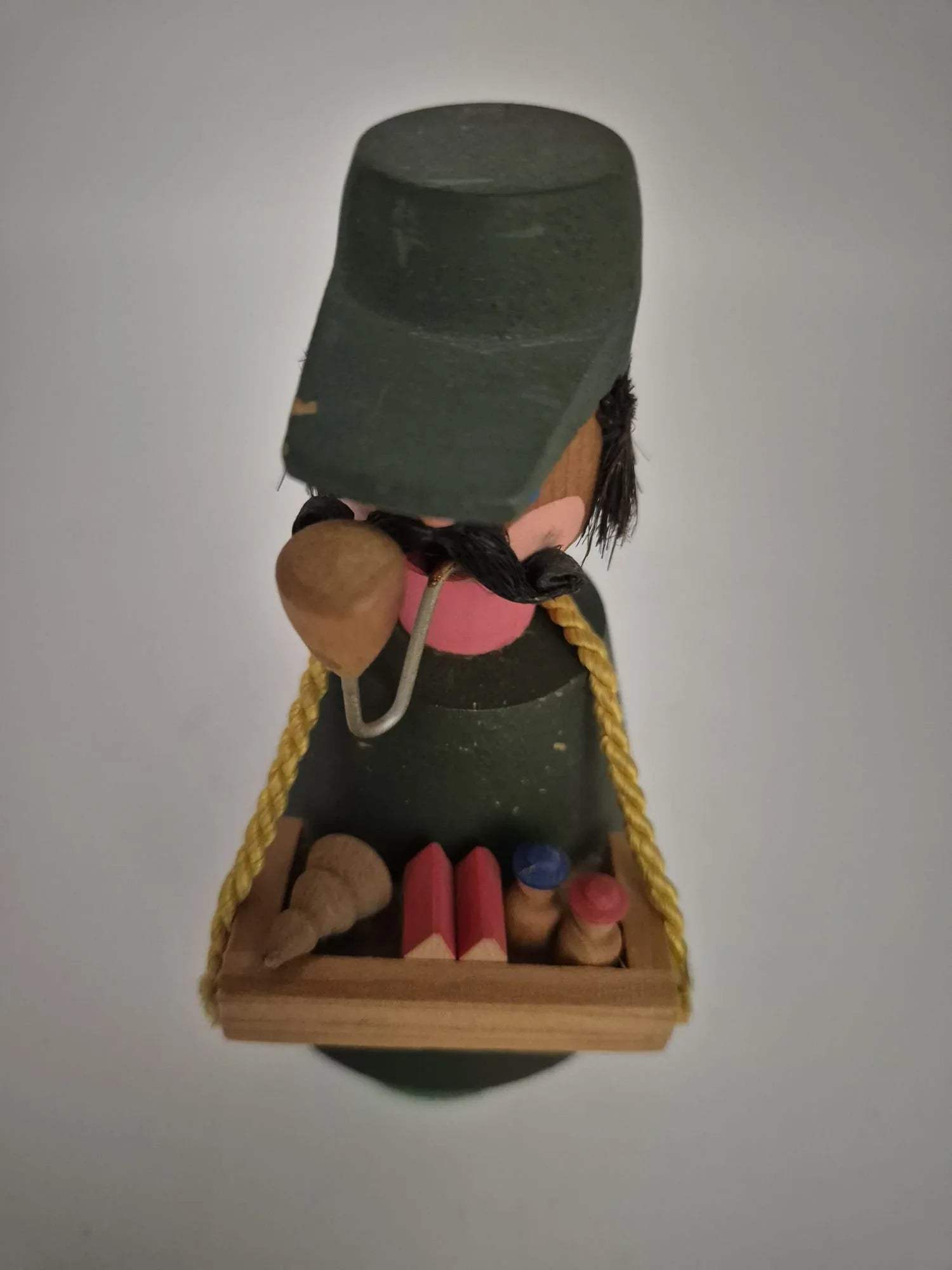 Altes Räuchermännchen – Händler mit Bauchladen