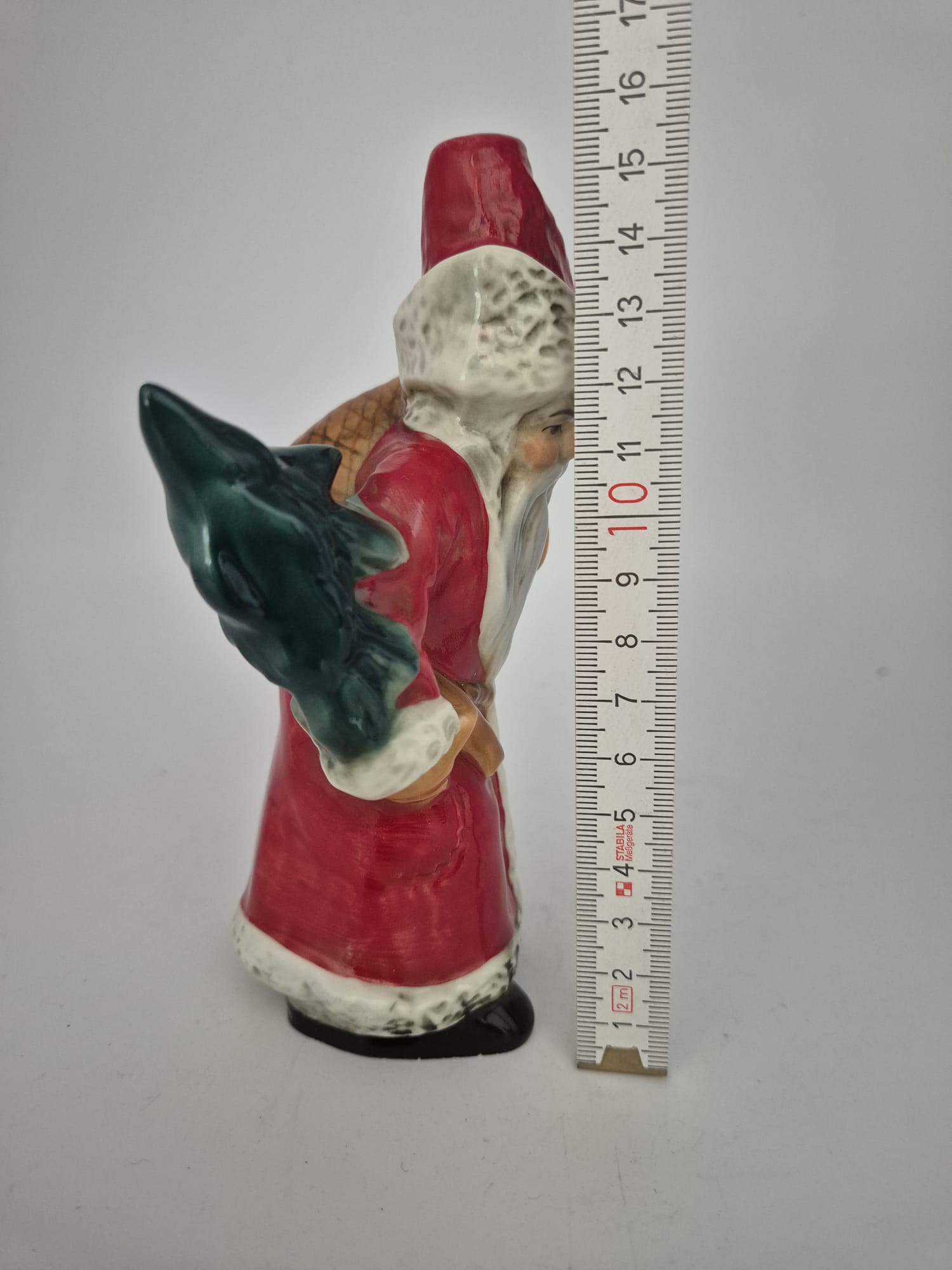 Porzellanfigur Weihnachtsmann mit Tanne