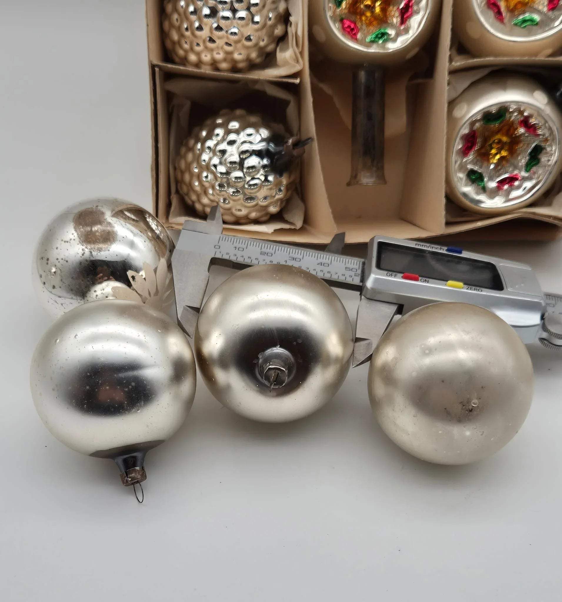 Alter Christbaumschmuck im Set