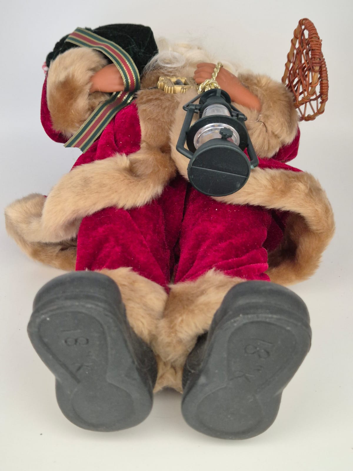Weihnachtsmann mit Brille und Laterne