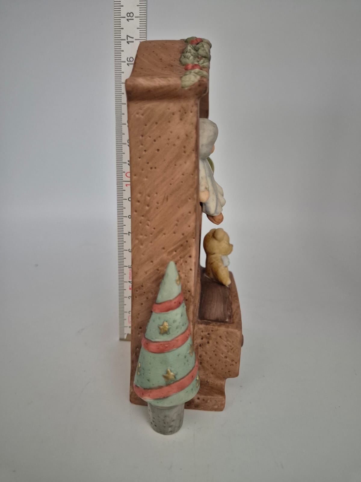 Goebel Figur N&M Schrank mit Spielzeug und Musikwerk