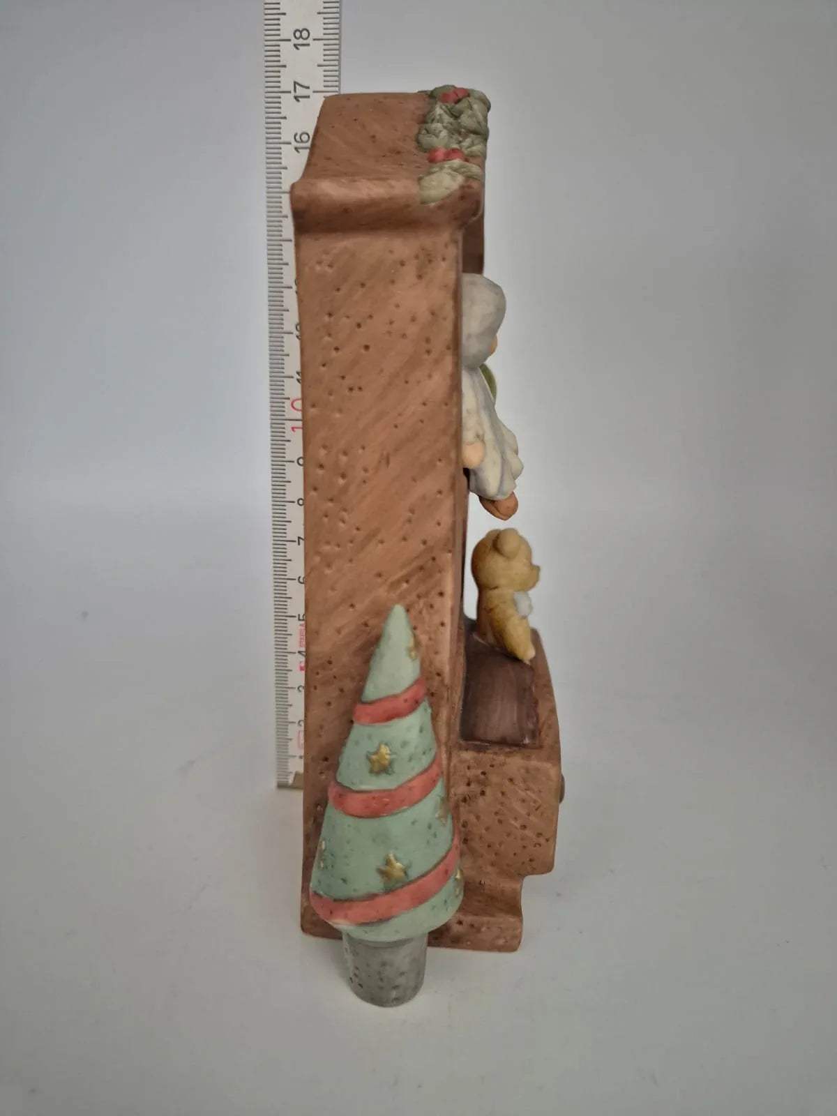 Goebel Figur N&M Schrank mit Spielzeug und Musikwerk