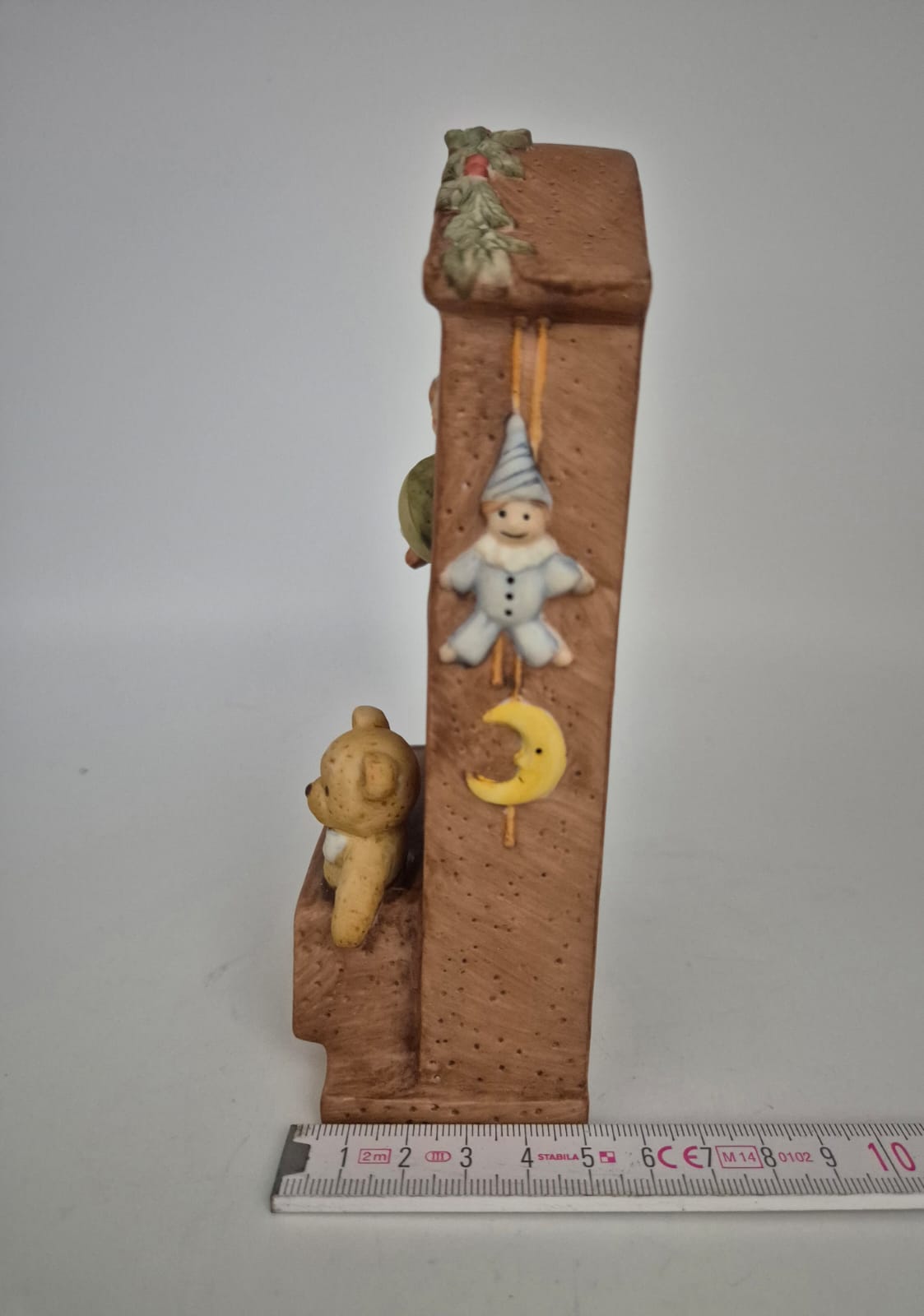 Goebel Figur N&M Schrank mit Spielzeug und Musikwerk