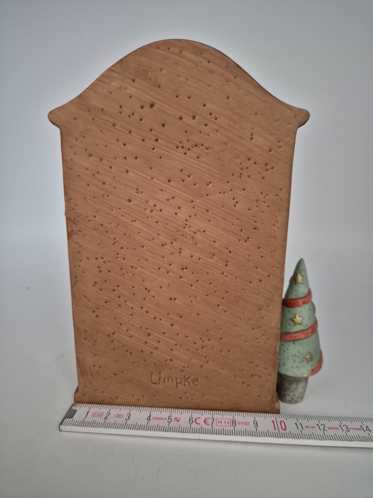 Goebel Figur N&M Schrank mit Spielzeug und Musikwerk