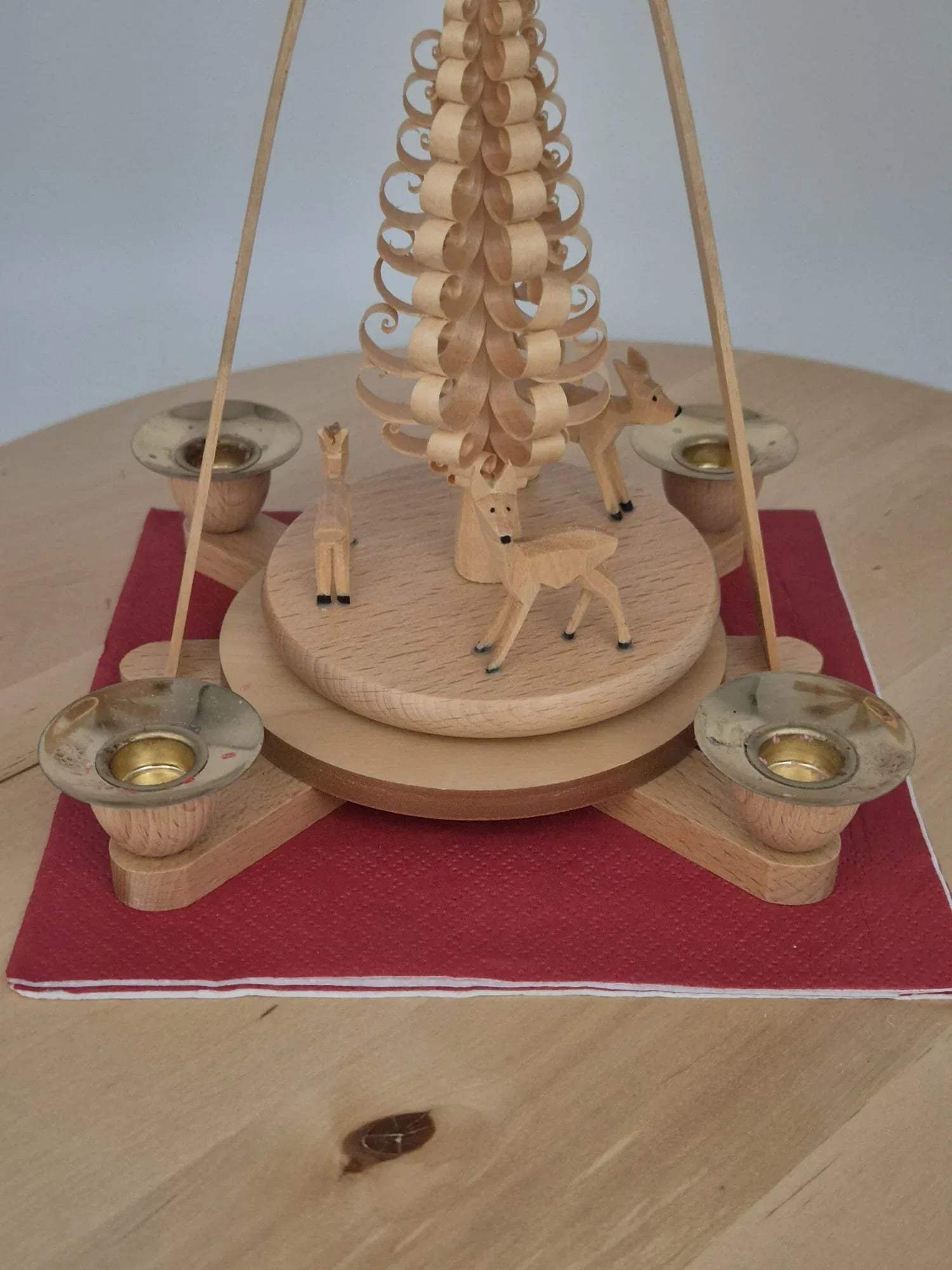 Pyramide mit Rehen – Dregeno Seiffen Erzgebirge
