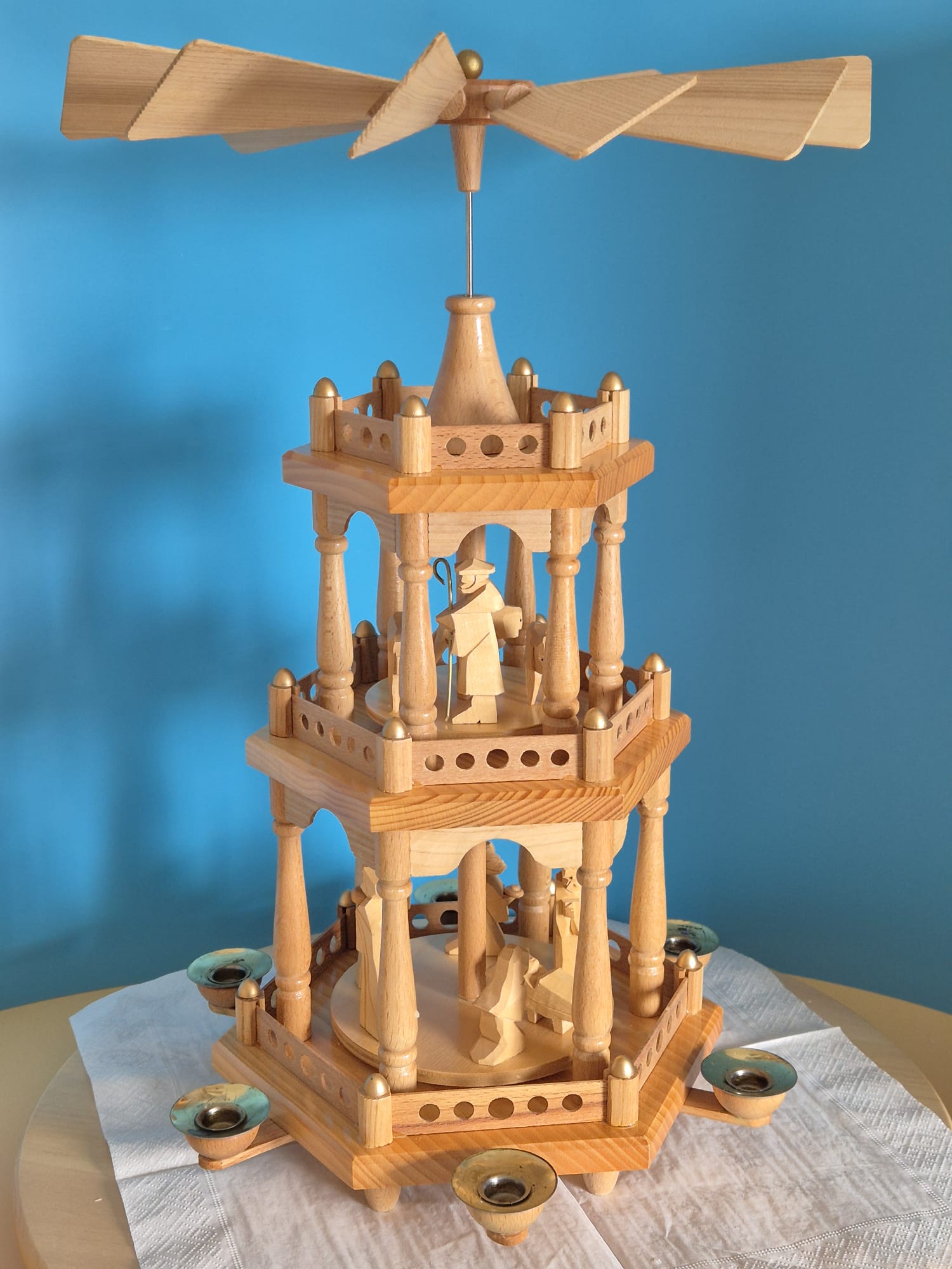 Erzgebirgische Weihnachts-Pyramide, zweistöckig – Dregeno Seiffen (Manfred Will)