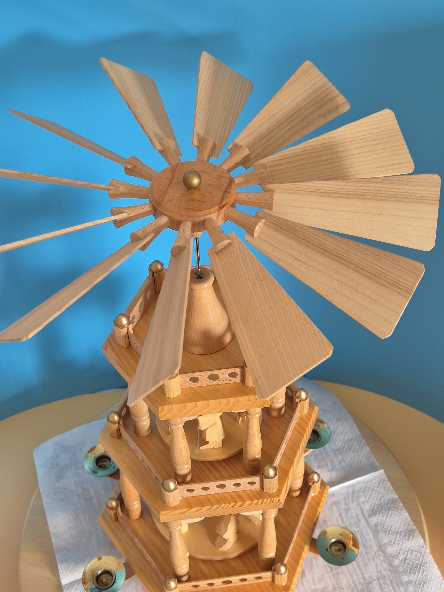 Erzgebirgische Weihnachts-Pyramide, zweistöckig – Dregeno Seiffen (Manfred Will)