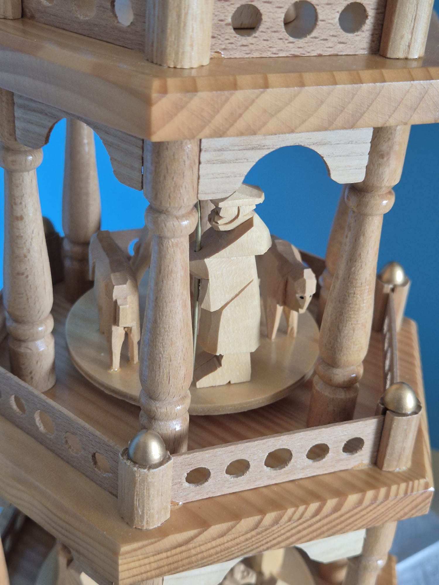 Erzgebirgische Weihnachts-Pyramide, zweistöckig – Dregeno Seiffen (Manfred Will)