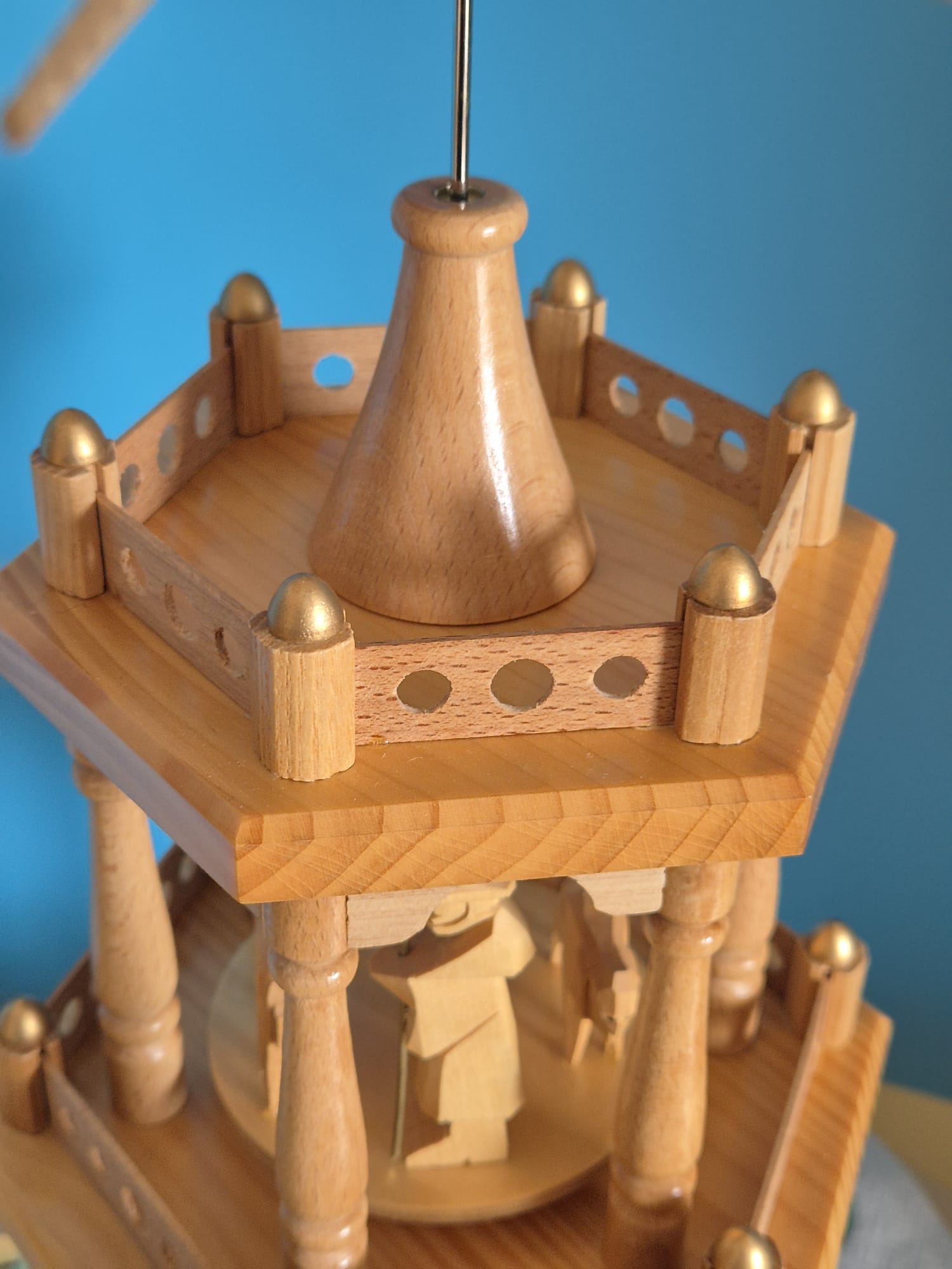 Erzgebirgische Weihnachts-Pyramide, zweistöckig – Dregeno Seiffen (Manfred Will)