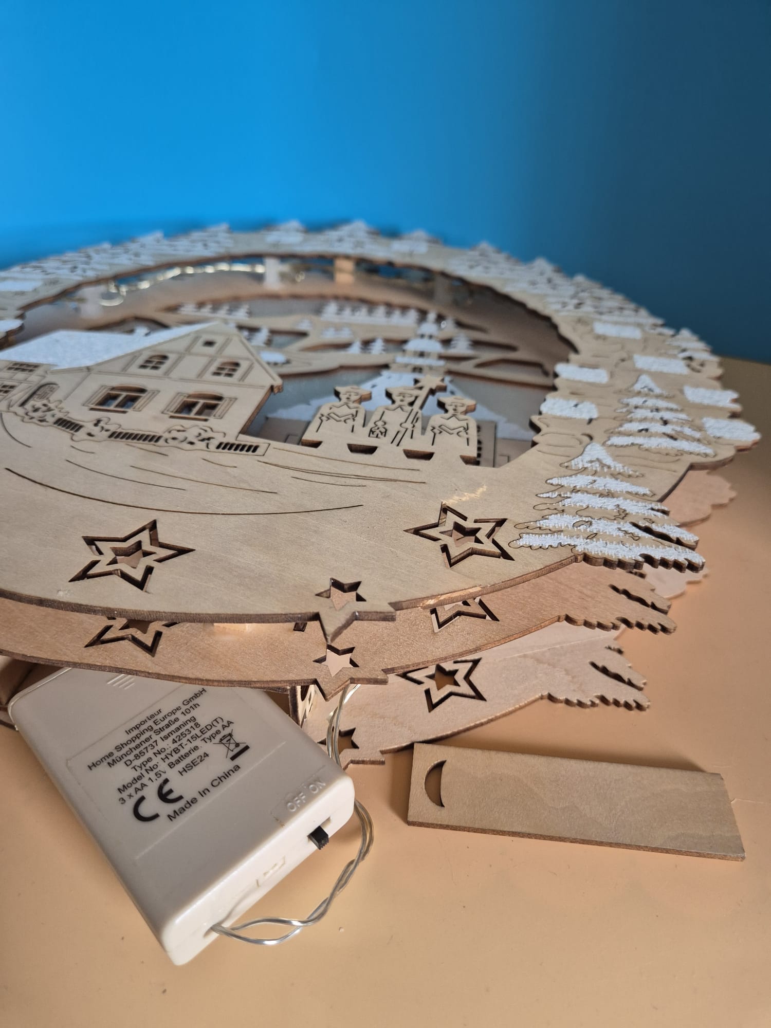 LED-Fensterbild mit Winterdorf-Motiv – HSE24