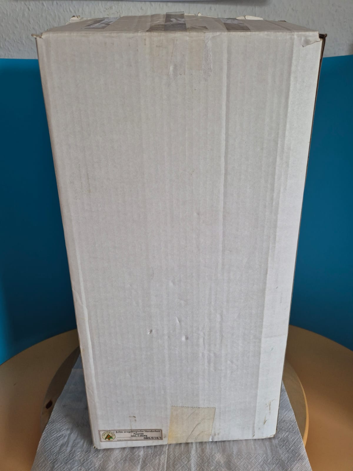 Erzgebirgische Weihnachtspyramide dreistöckig – Dregeno Seiffen