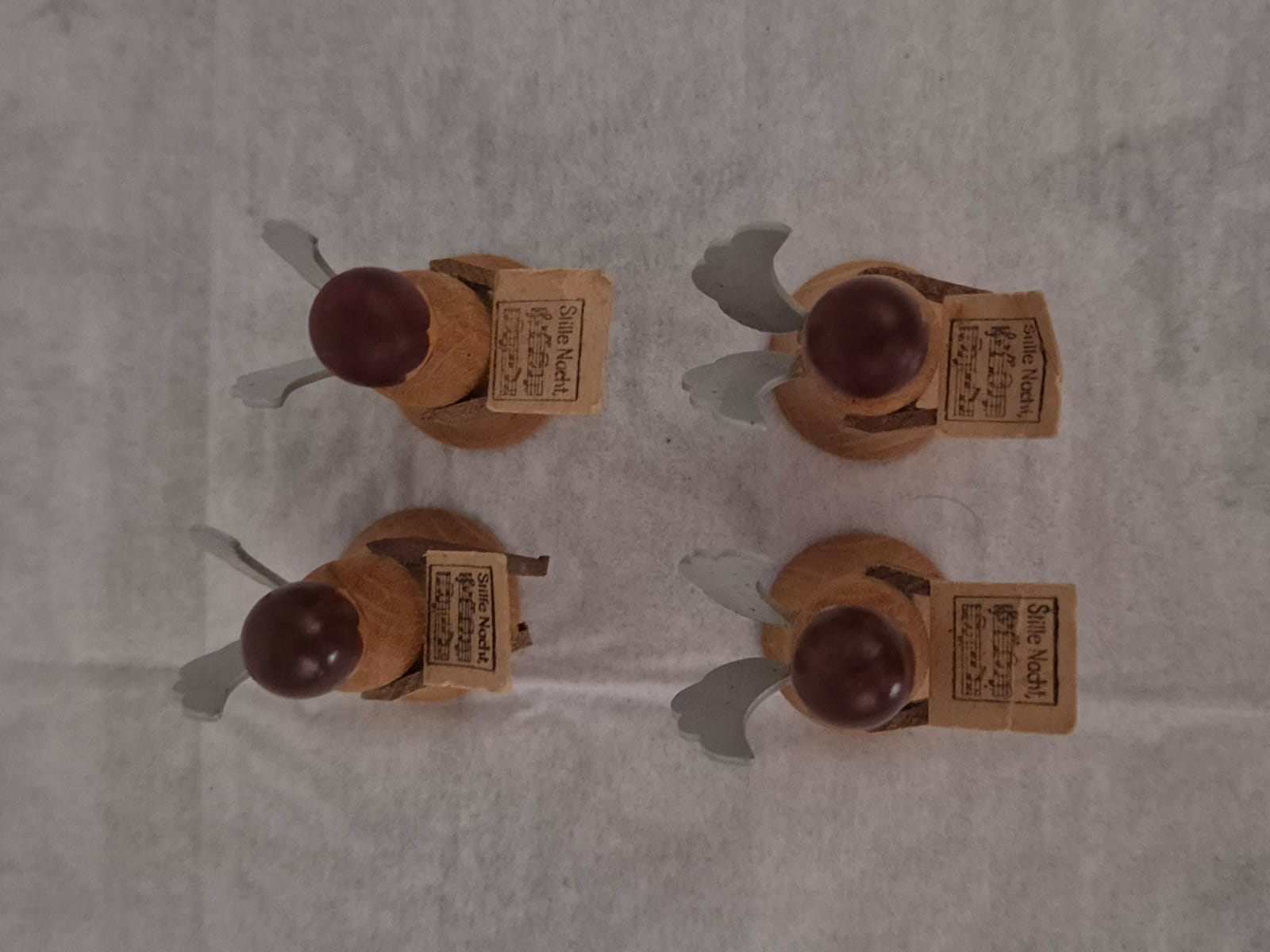 Erzgebirgische Engel mit Notenblättern – Handarbeit