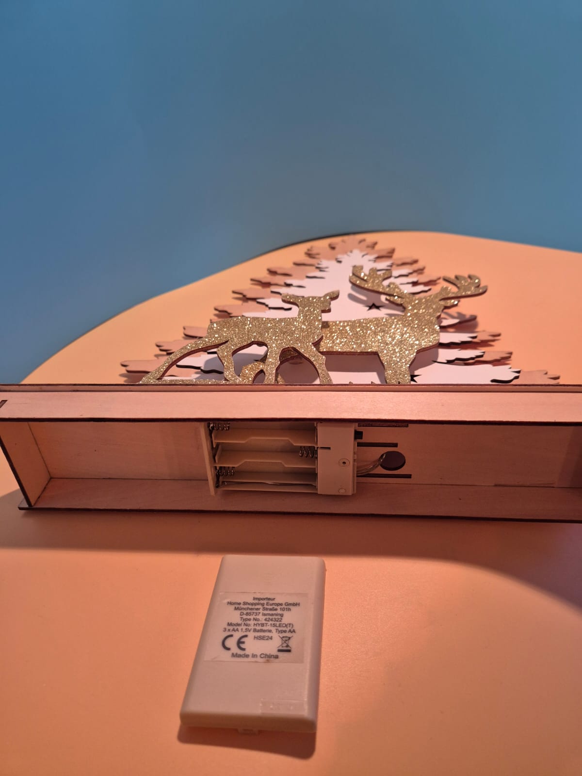 Holz-Dekoleuchte mit Hirschmotiv – LED beleuchtet