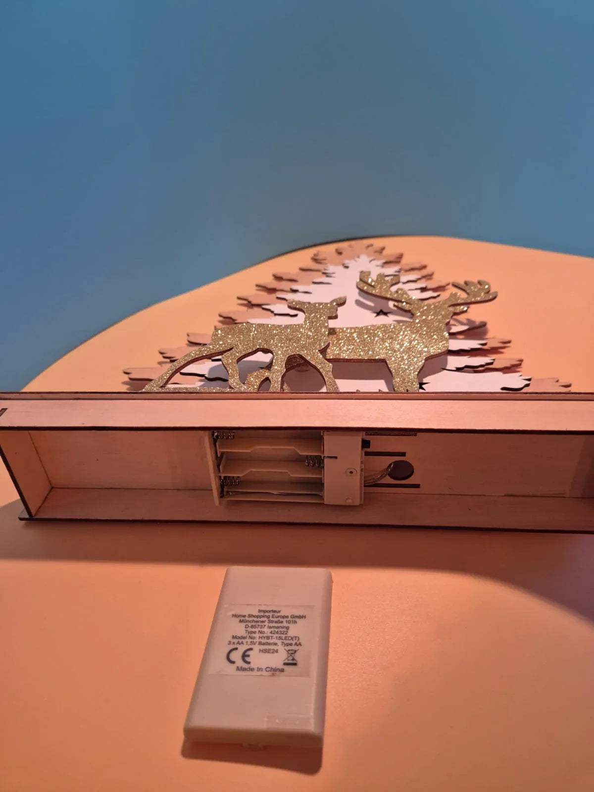 Holz-Dekoleuchte mit Hirschmotiv – LED beleuchtet