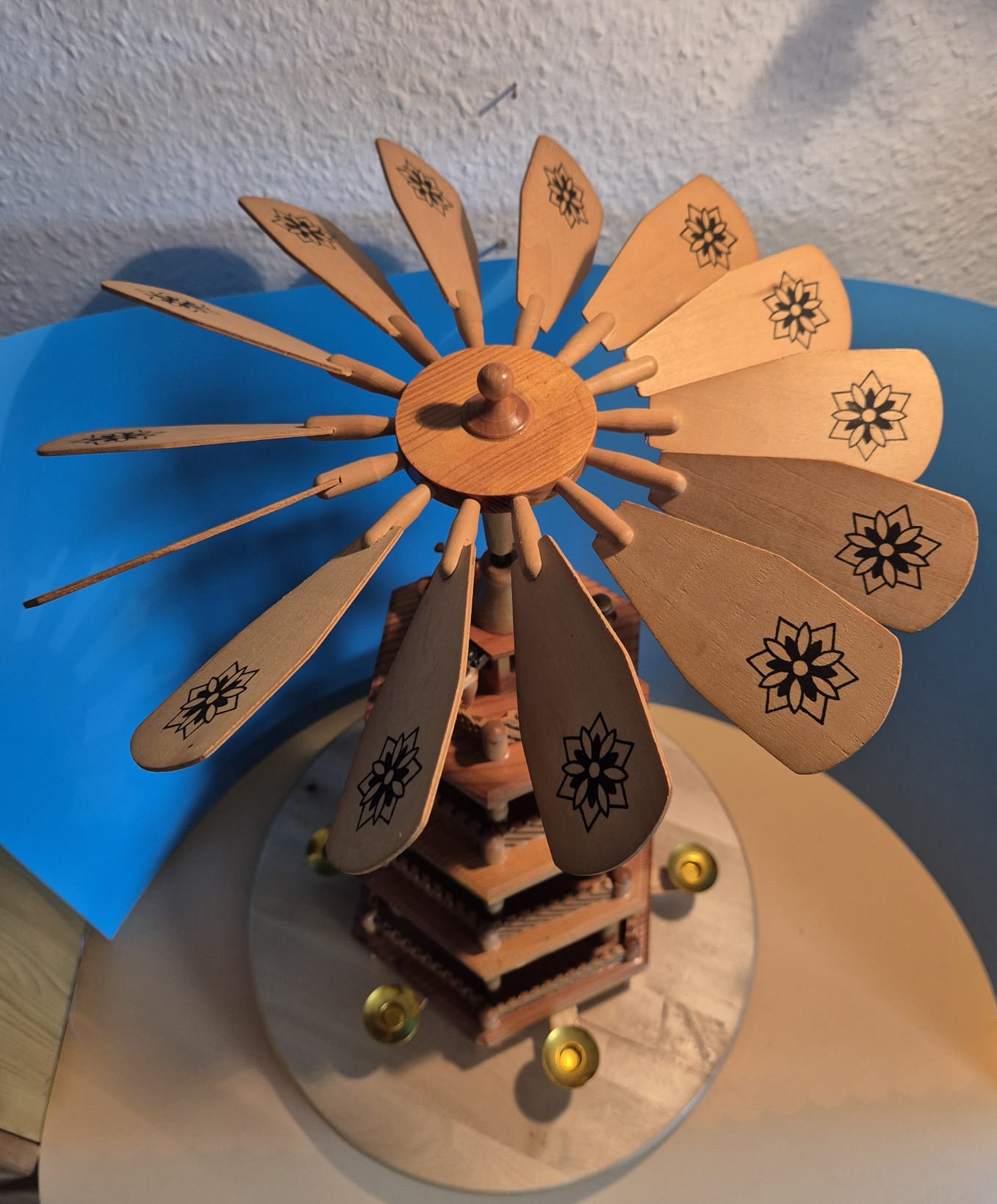 Astor Weihnachts-Pyramide – 4-stöckig