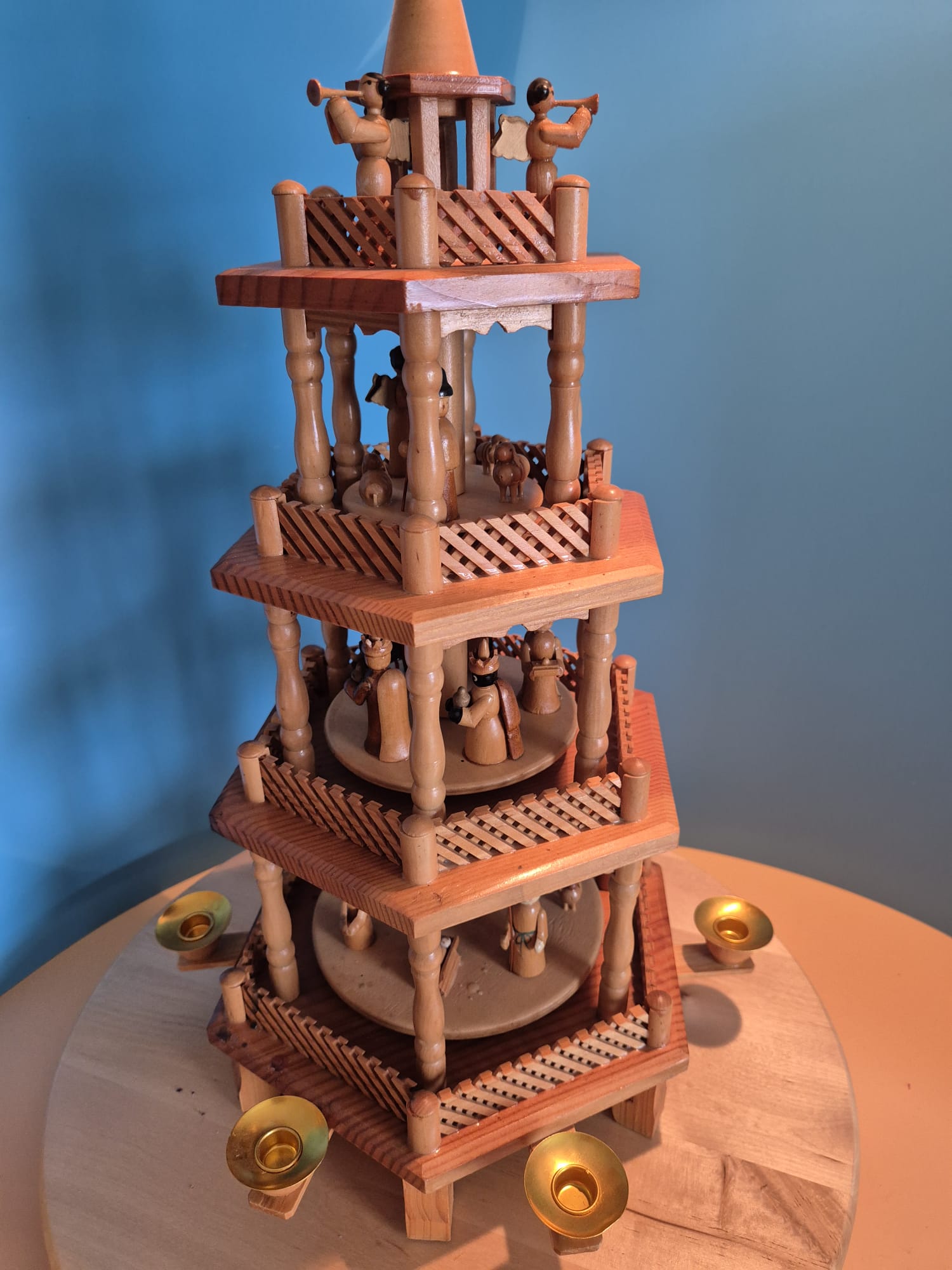 Astor Weihnachts-Pyramide – 4-stöckig
