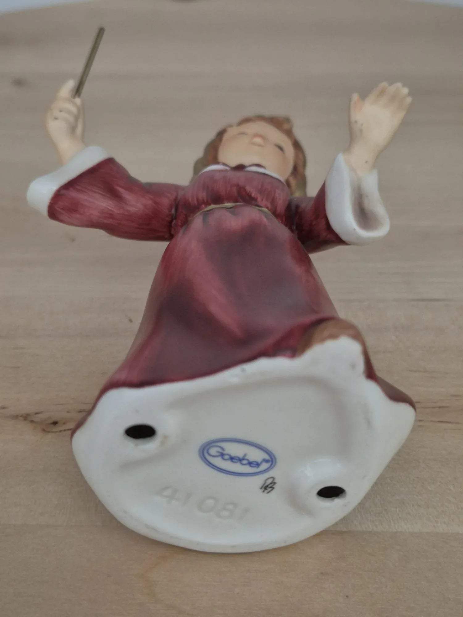 Goebel Porzellanfigur – Engel Dirigent mit Taktstock