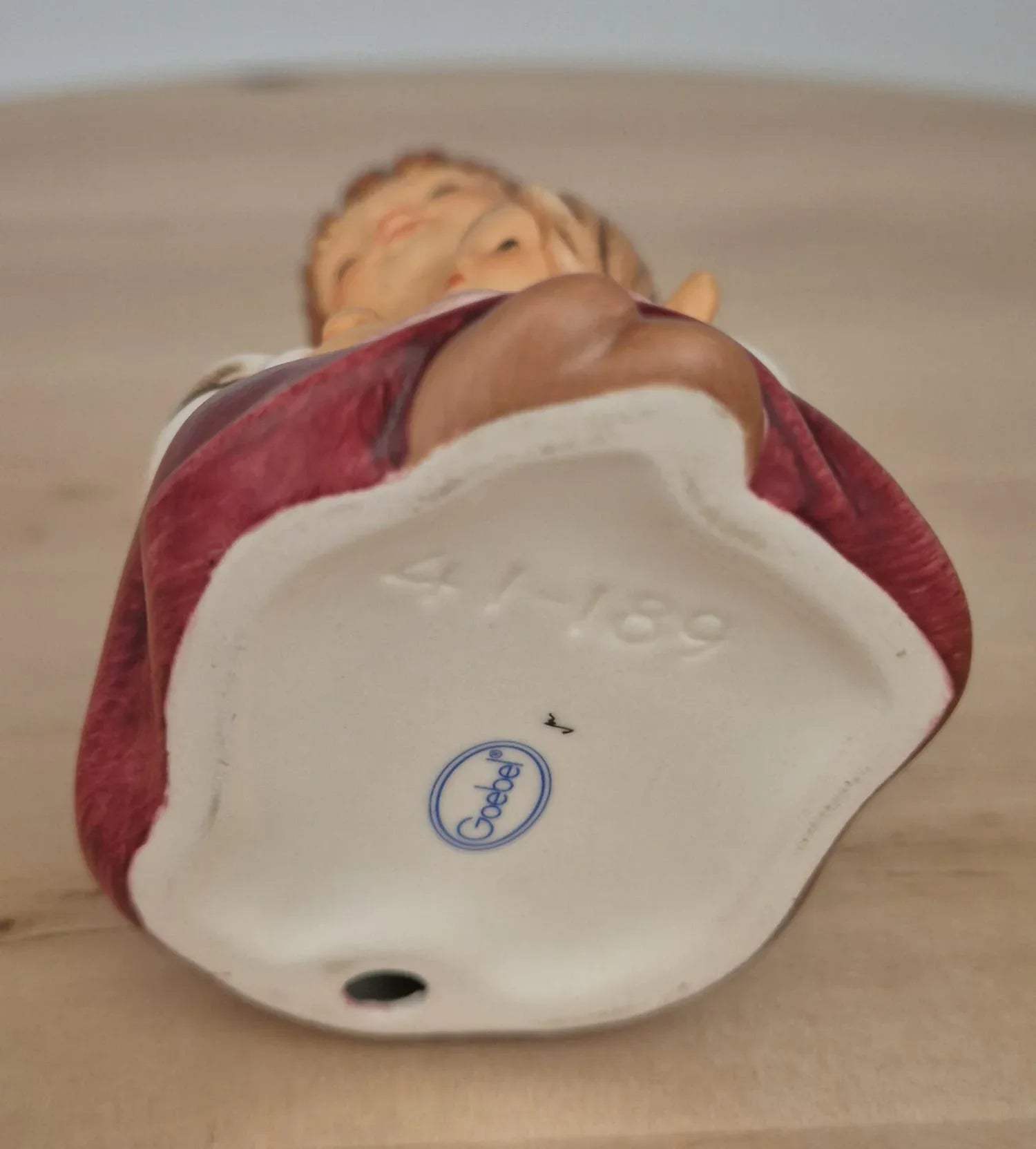 Goebel Porzellanfigur – Engel mit Kind