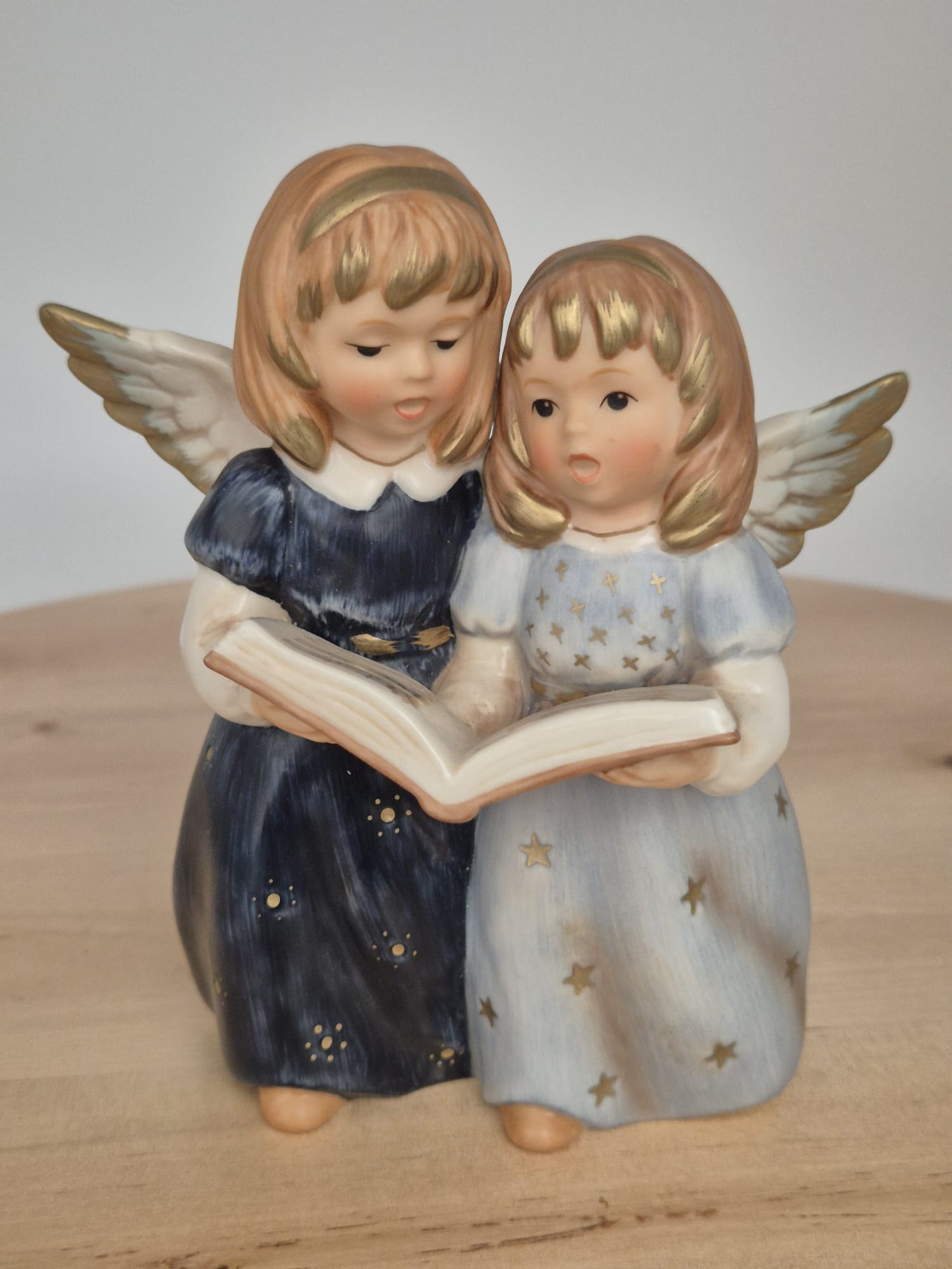 Goebel Porzellanfigur – Zwei Engel mit Gesangsbuch