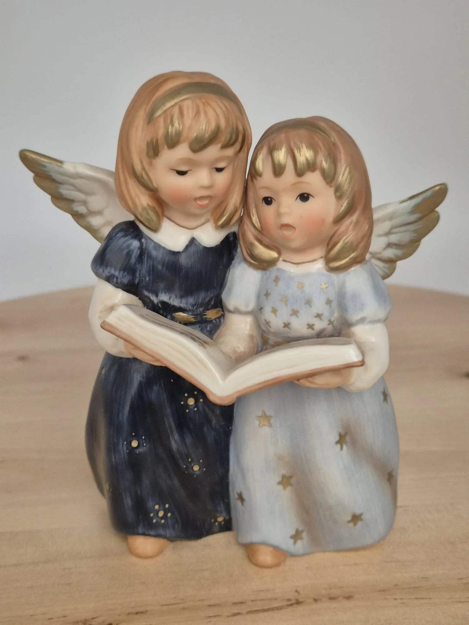 Goebel Porzellanfigur – Zwei Engel mit Gesangsbuch