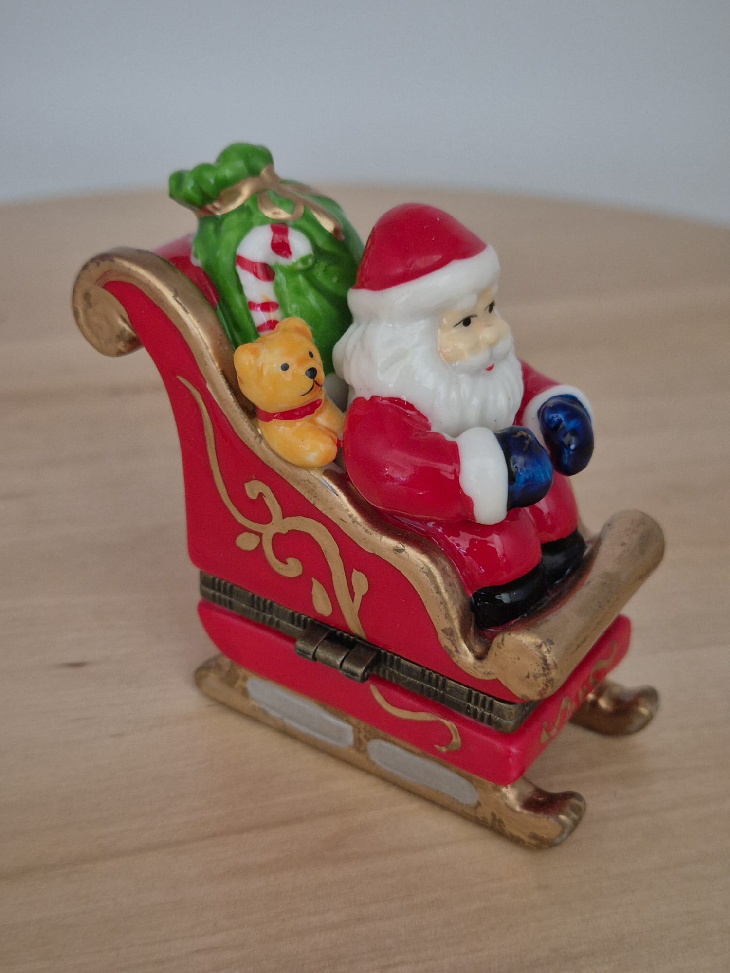 Weihnachtsmann im Schlitten – Porzellanbox