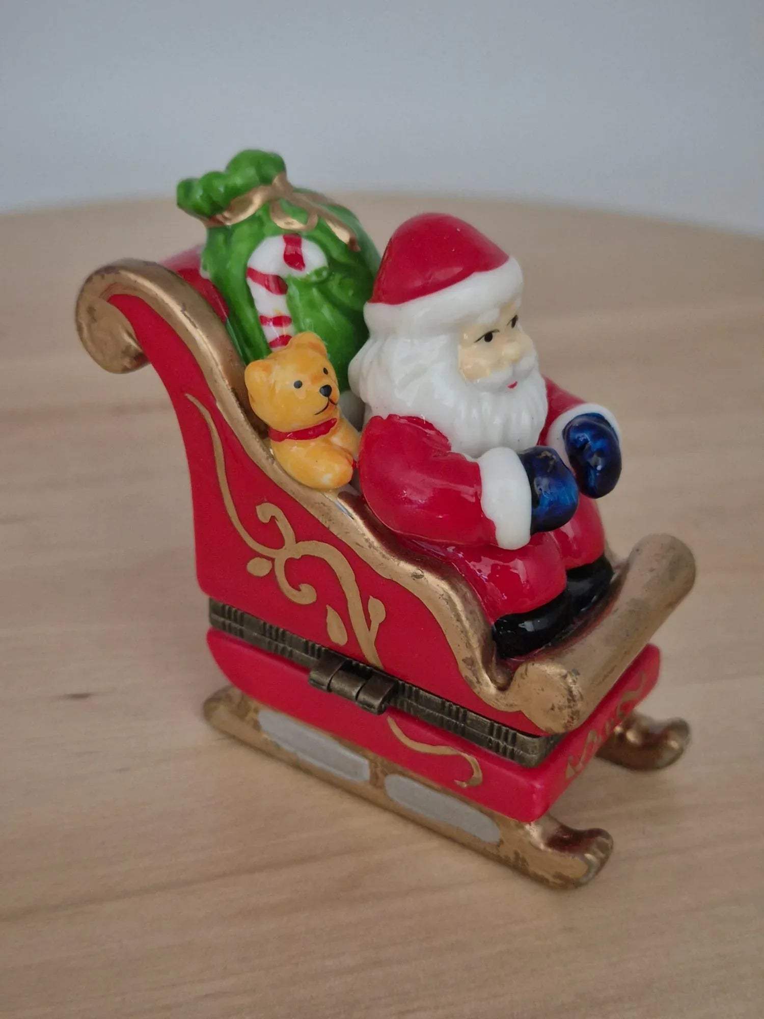 Weihnachtsmann im Schlitten – Porzellanbox