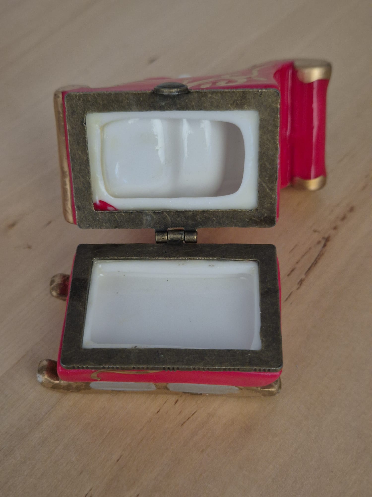 Weihnachtsmann im Schlitten – Porzellanbox